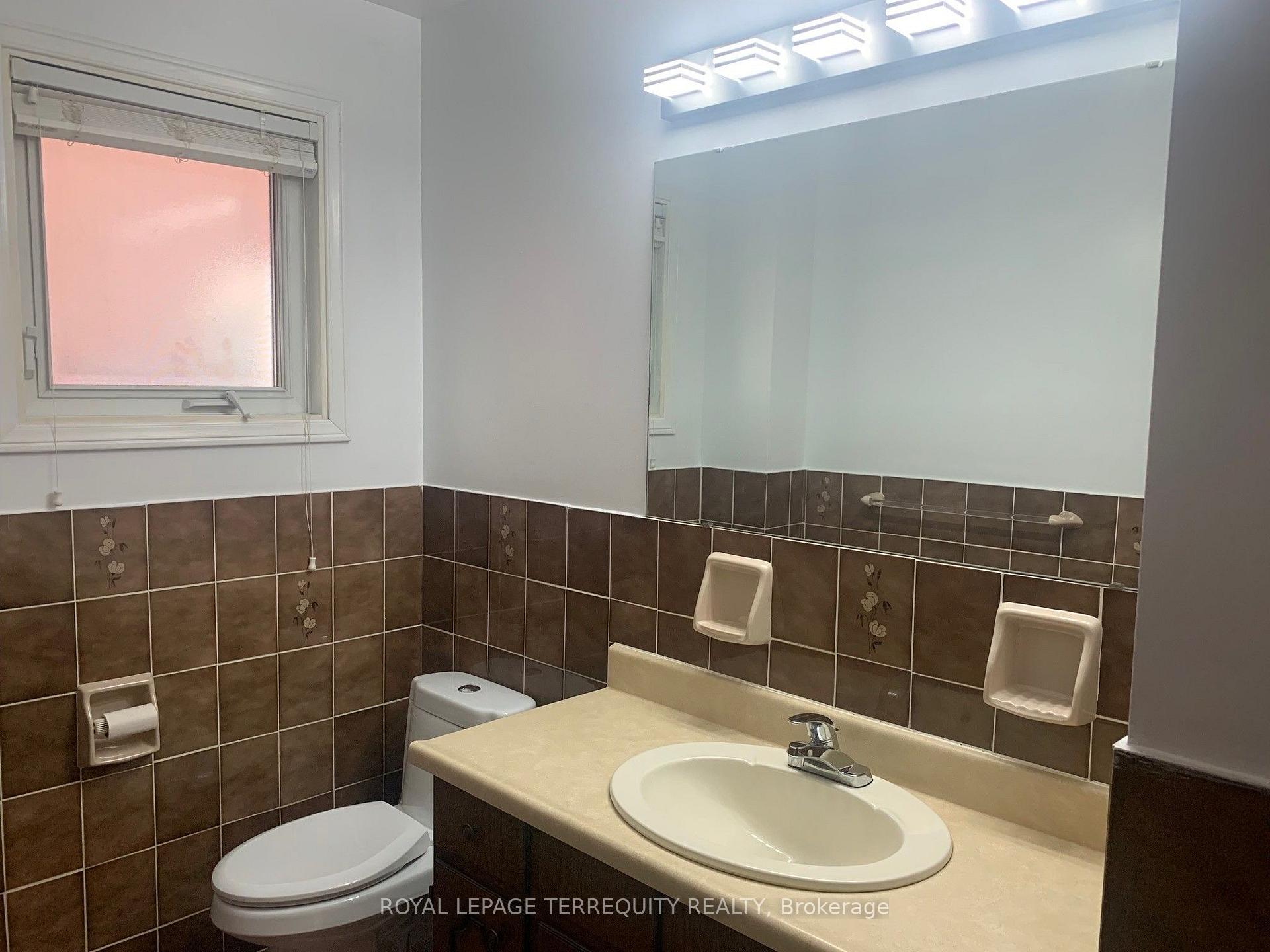 Photo 17 of 30 Gihon Spring Drive, Etobicoke, Mount Olive-Silverstone-Jamestown — HOMEH