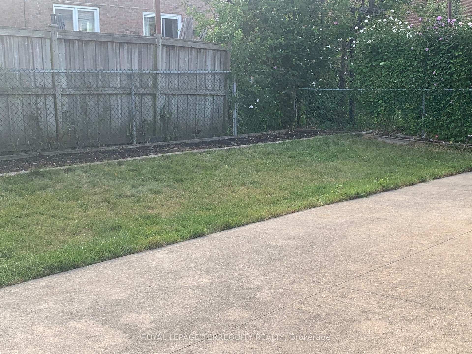 Photo 19 of 30 Gihon Spring Drive, Etobicoke, Mount Olive-Silverstone-Jamestown — HOMEH