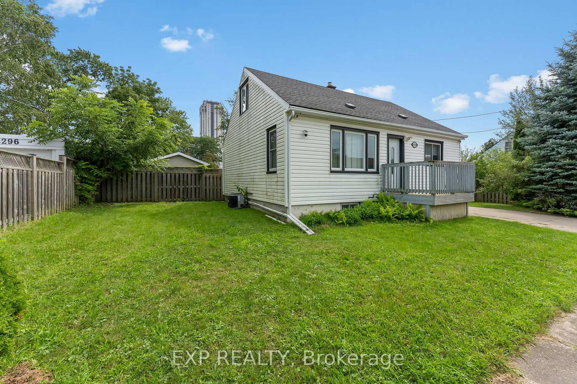 Photo 4 of 6304 Finlay Avenue, Niagara Falls, Dorchester — HOMEH