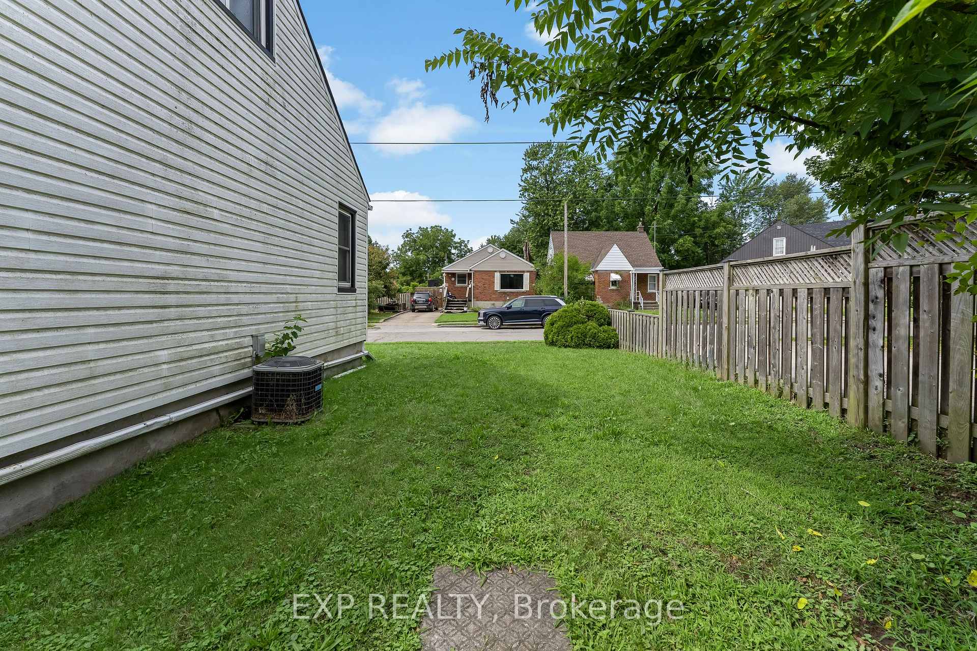 Photo 6 of 6304 Finlay Avenue, Niagara Falls, Dorchester — HOMEH