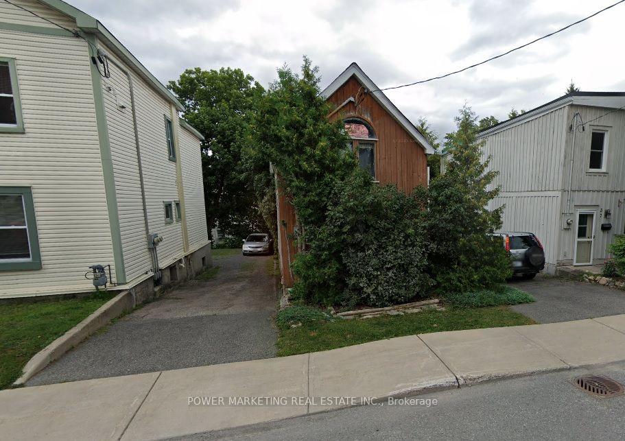 Front of 35 Pinhey Street