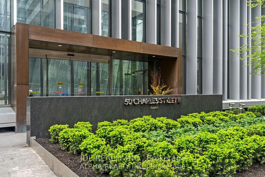 Front of Unit 4307, 50 Charles St East Street