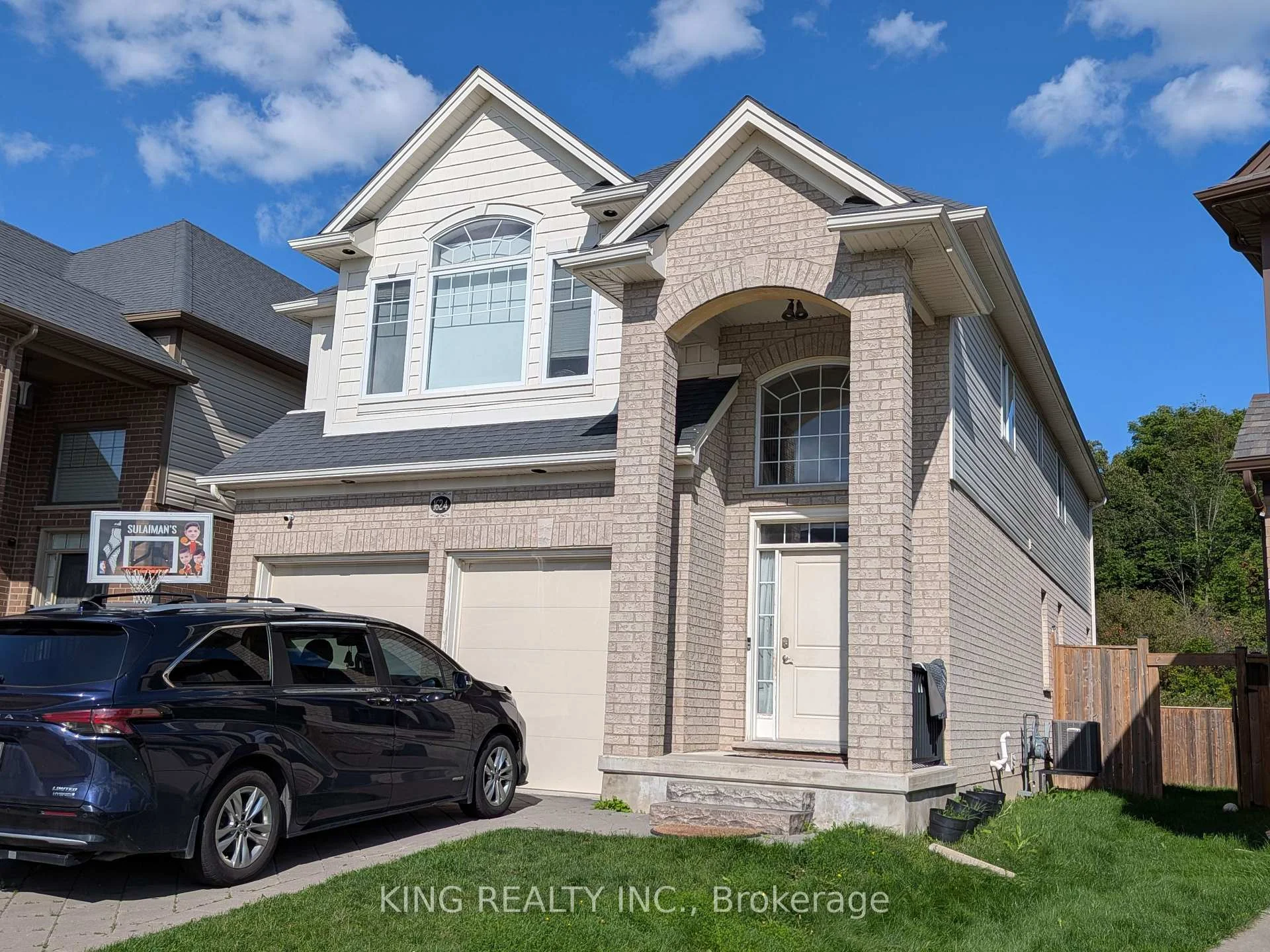 Photo 5 of 1624 Finley Crescent, London, North I — HOMEH