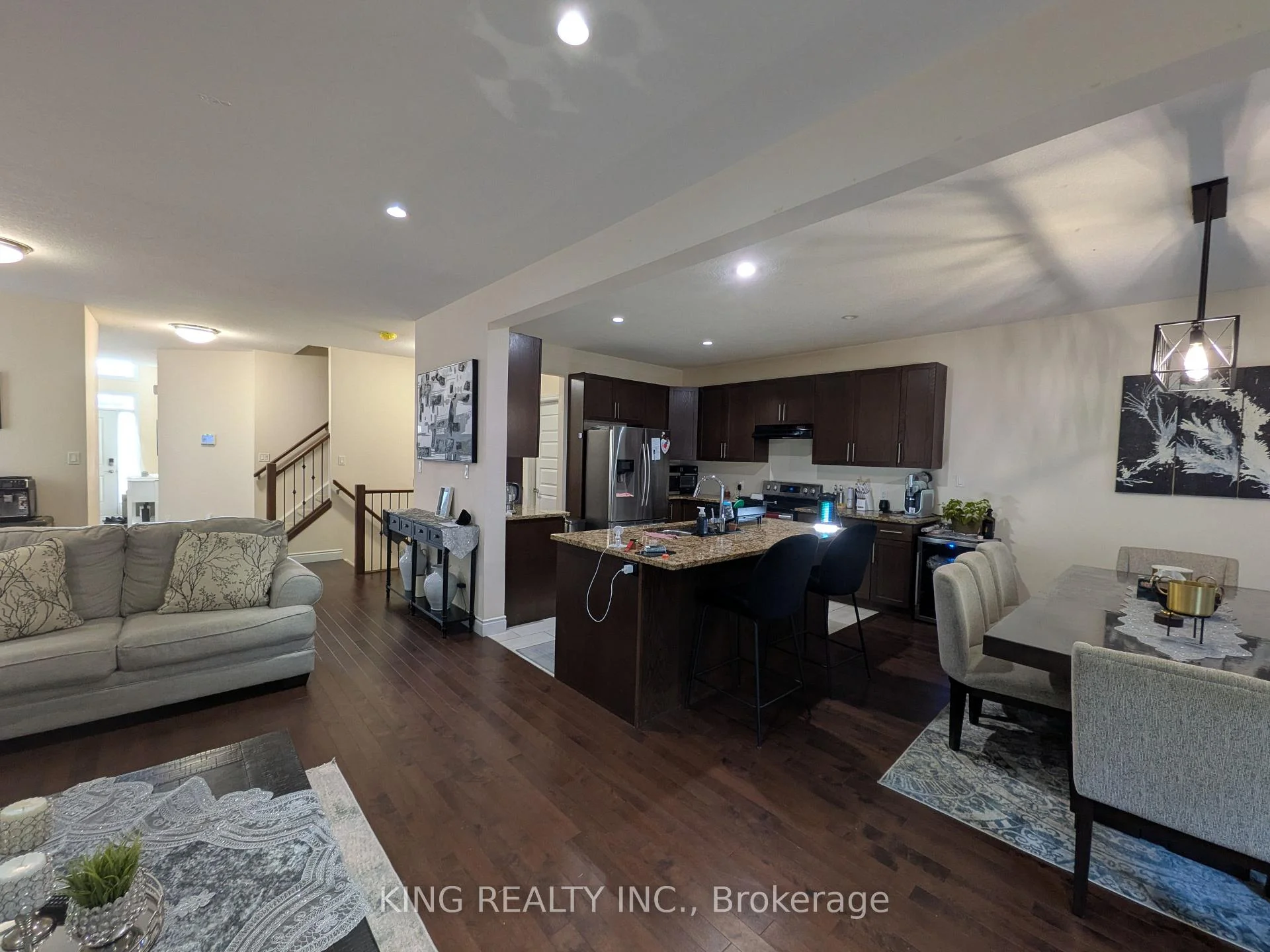 Photo 11 of 1624 Finley Crescent, London, North I — HOMEH