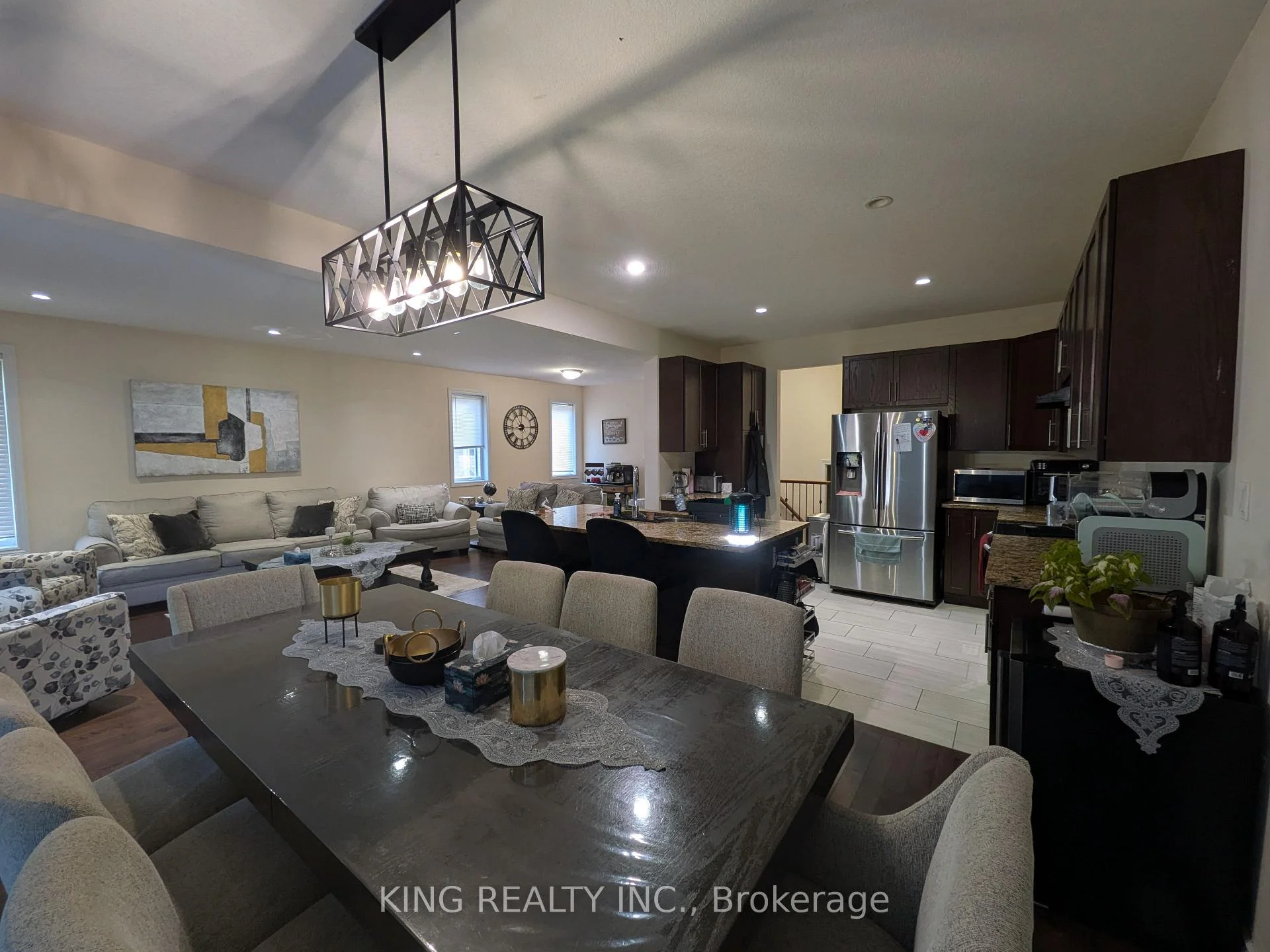 Photo 12 of 1624 Finley Crescent, London, North I — HOMEH