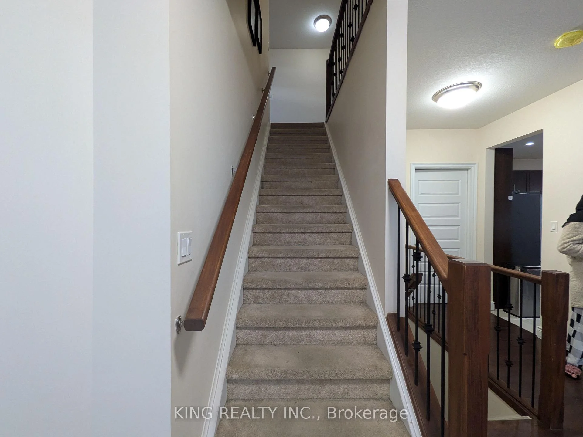 Photo 14 of 1624 Finley Crescent, London, North I — HOMEH