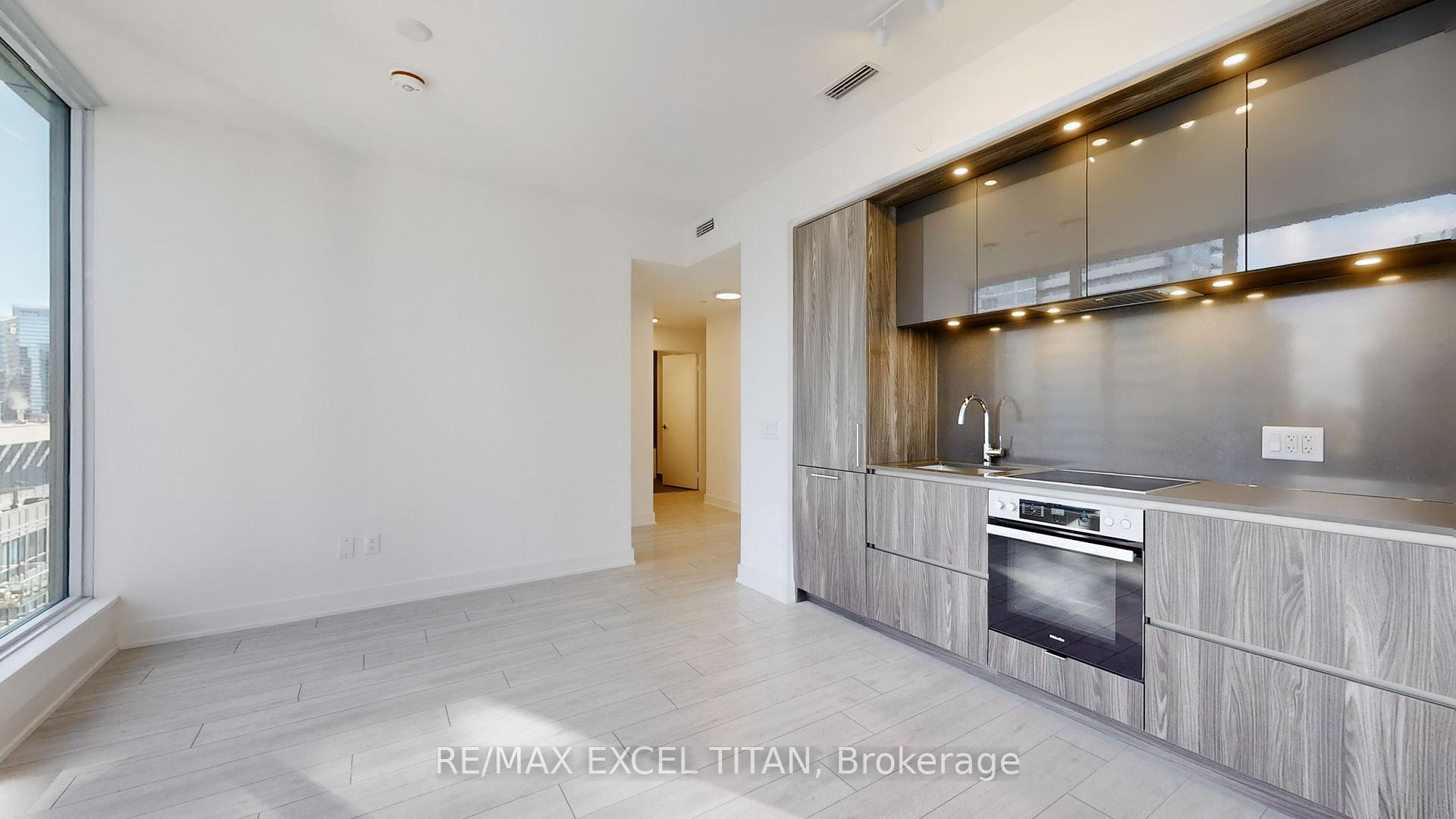 Photo 4 of Unit 3304, 15 Mercer Street, Toronto, Waterfront Communities — HOMEH