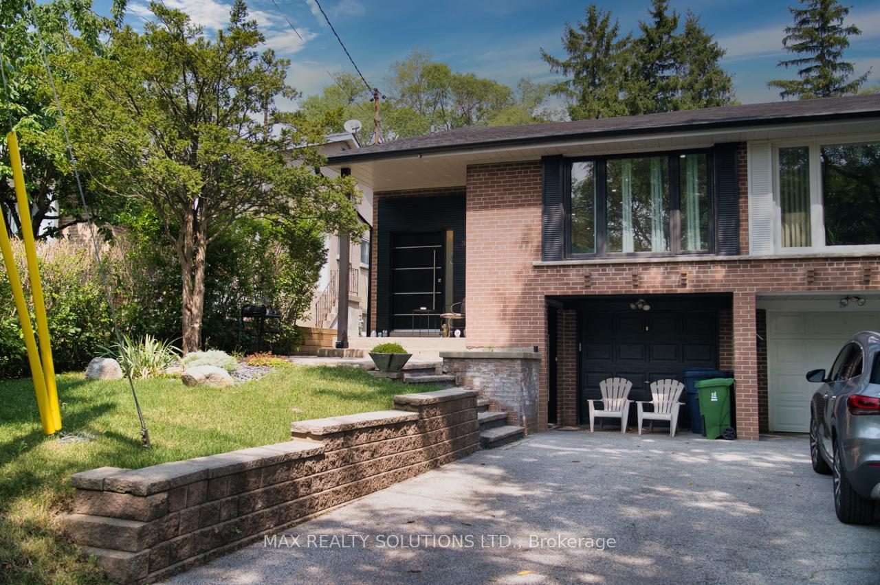 Photo 1 of 31 Lochinvar Crescent, North York, Parkwoods-Donalda — HOMEH
