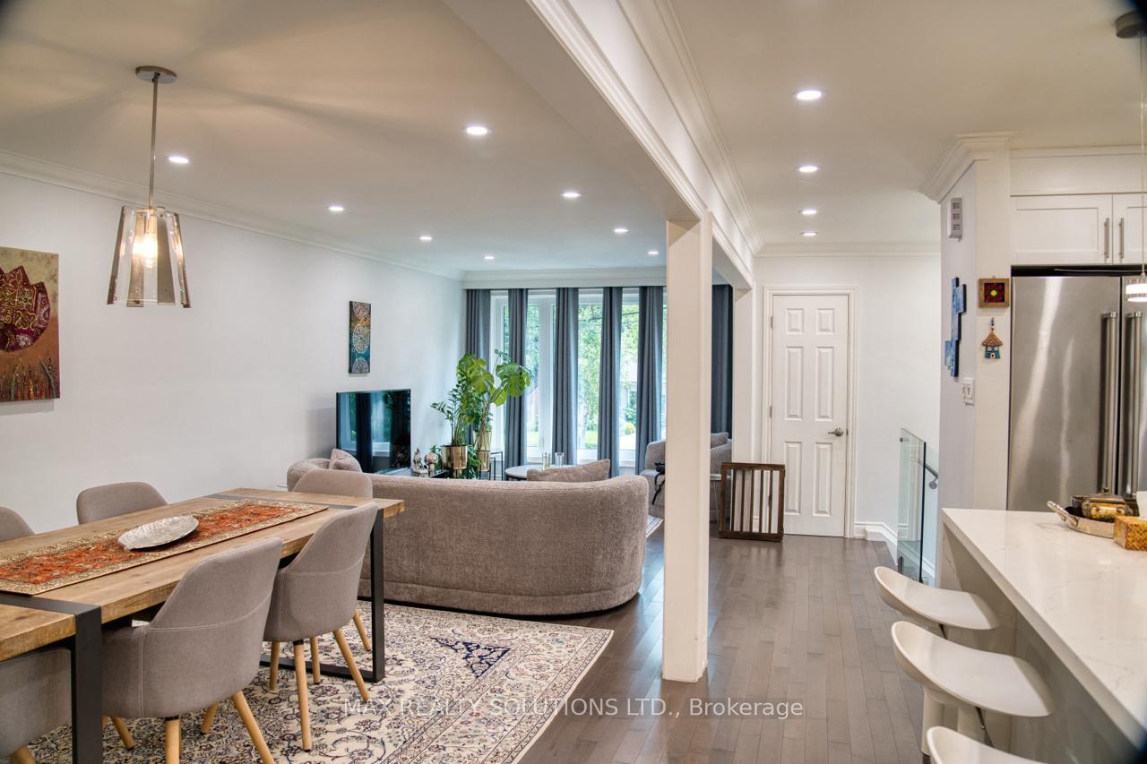 Photo 8 of 31 Lochinvar Crescent, North York, Parkwoods-Donalda — HOMEH
