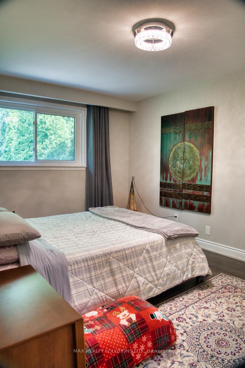 Photo 11 of 31 Lochinvar Crescent, North York, Parkwoods-Donalda — HOMEH