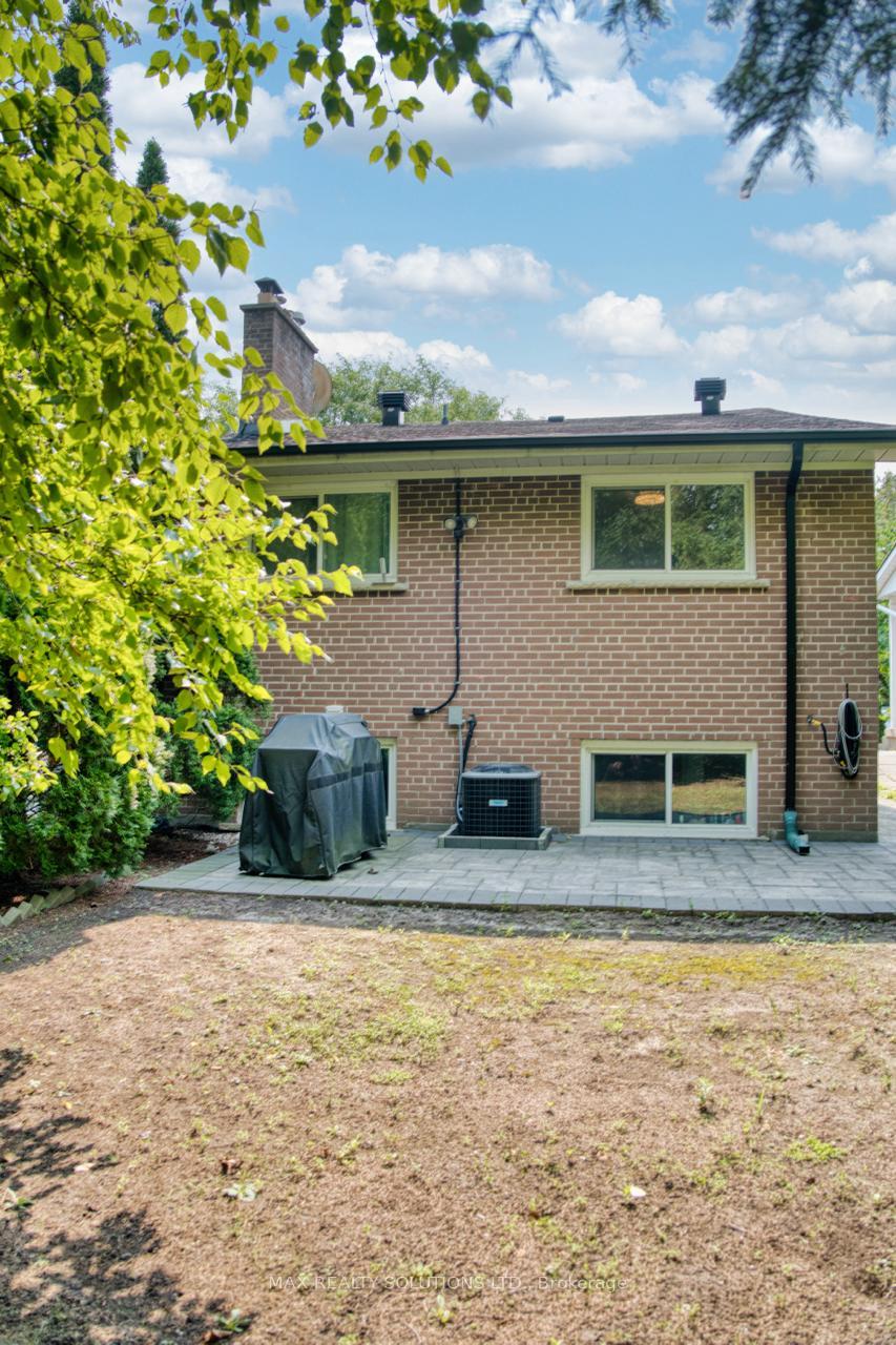 Photo 19 of 31 Lochinvar Crescent, North York, Parkwoods-Donalda — HOMEH