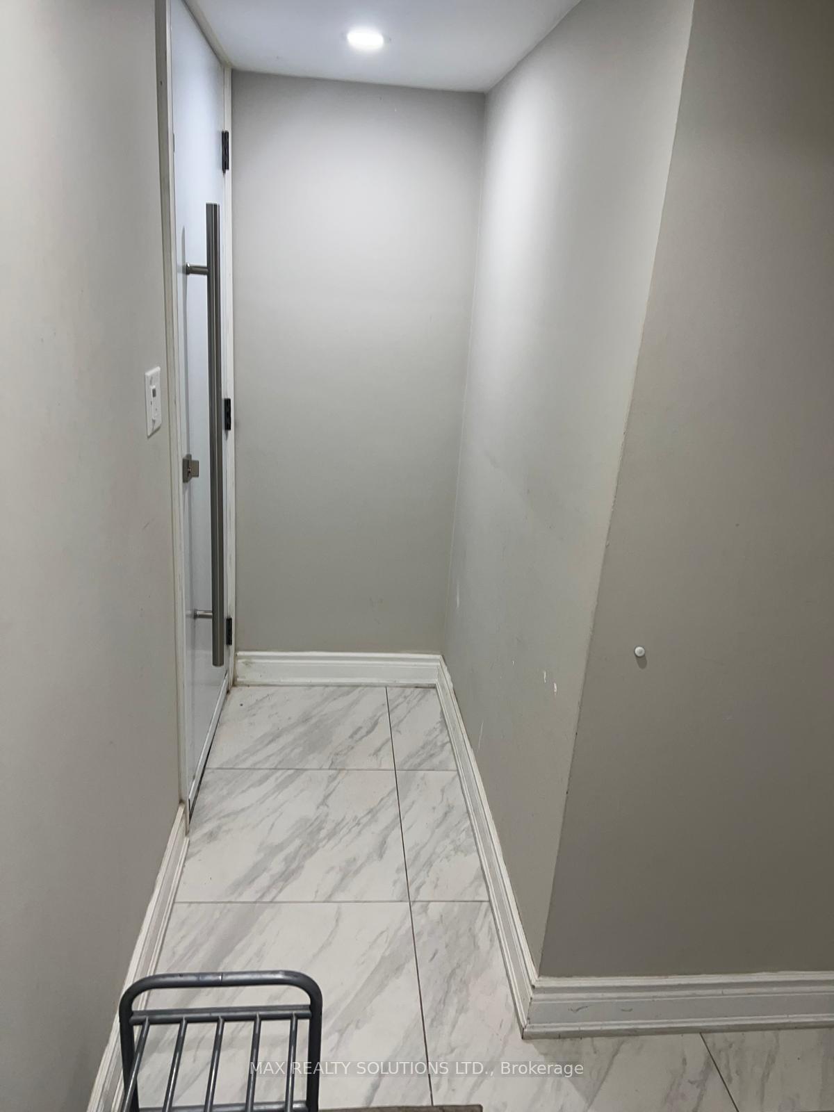 Photo 22 of 31 Lochinvar Crescent, North York, Parkwoods-Donalda — HOMEH