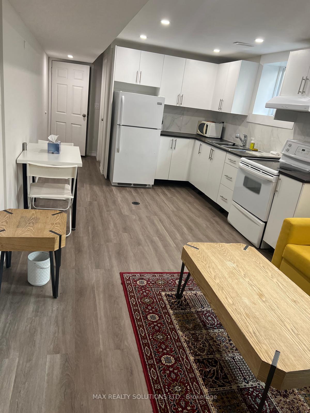 Photo 28 of 31 Lochinvar Crescent, North York, Parkwoods-Donalda — HOMEH