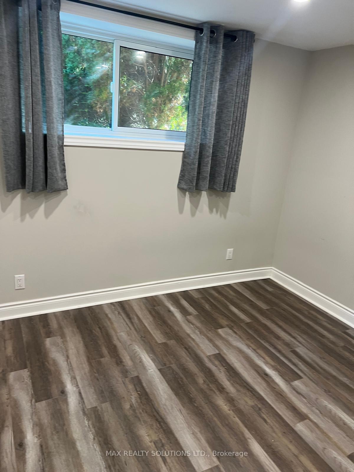 Photo 30 of 31 Lochinvar Crescent, North York, Parkwoods-Donalda — HOMEH