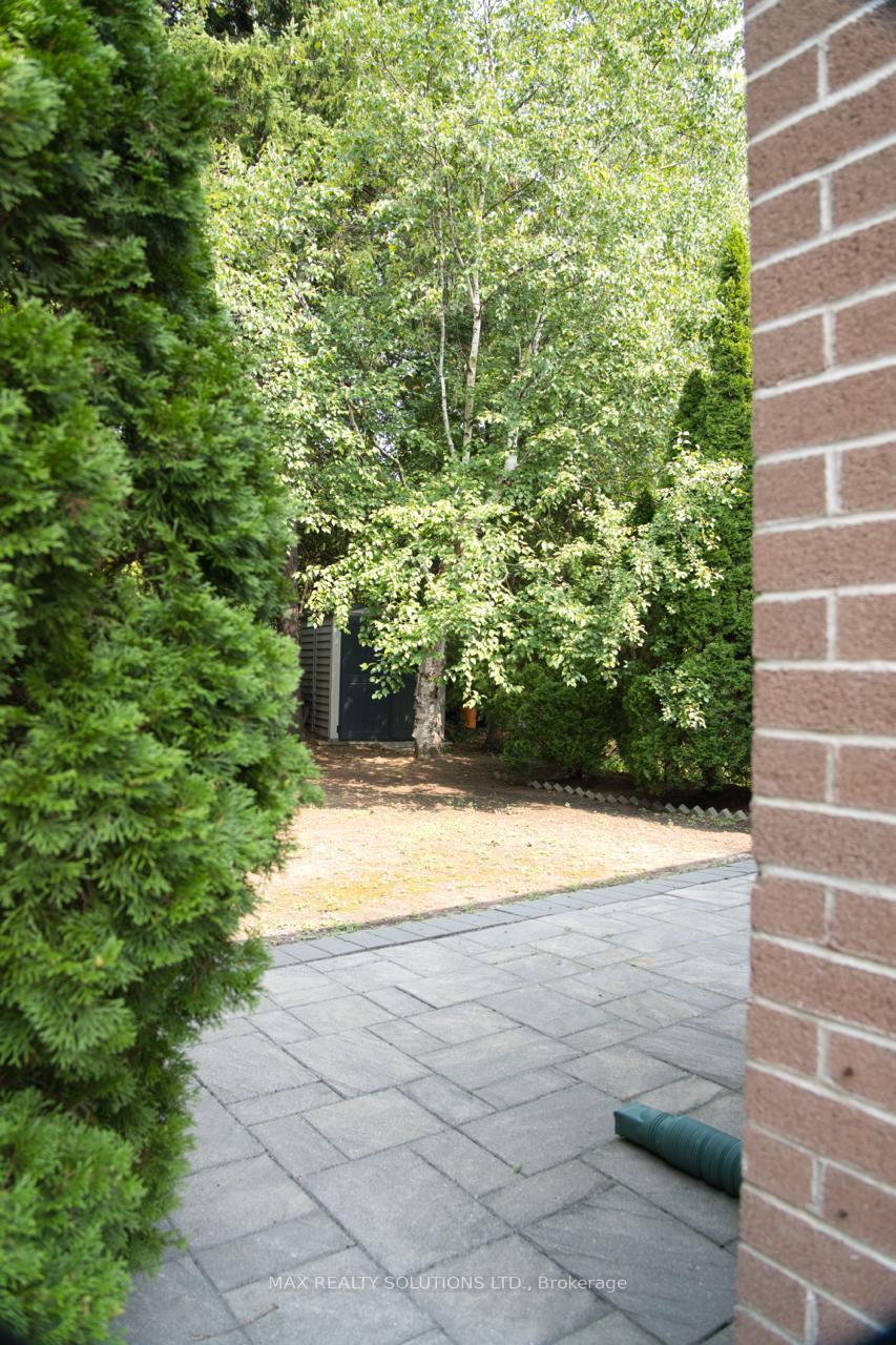 Photo 32 of 31 Lochinvar Crescent, North York, Parkwoods-Donalda — HOMEH