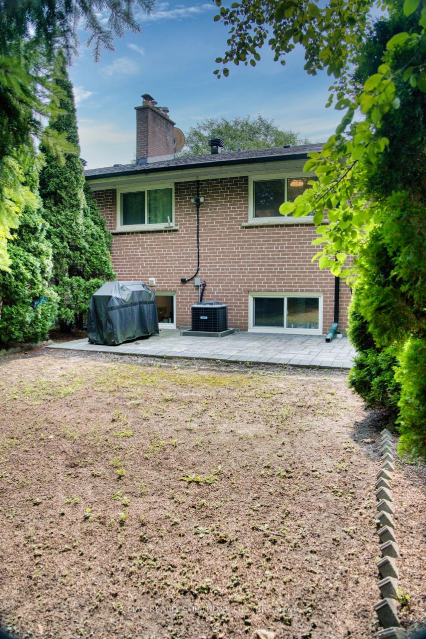 Photo 33 of 31 Lochinvar Crescent, North York, Parkwoods-Donalda — HOMEH