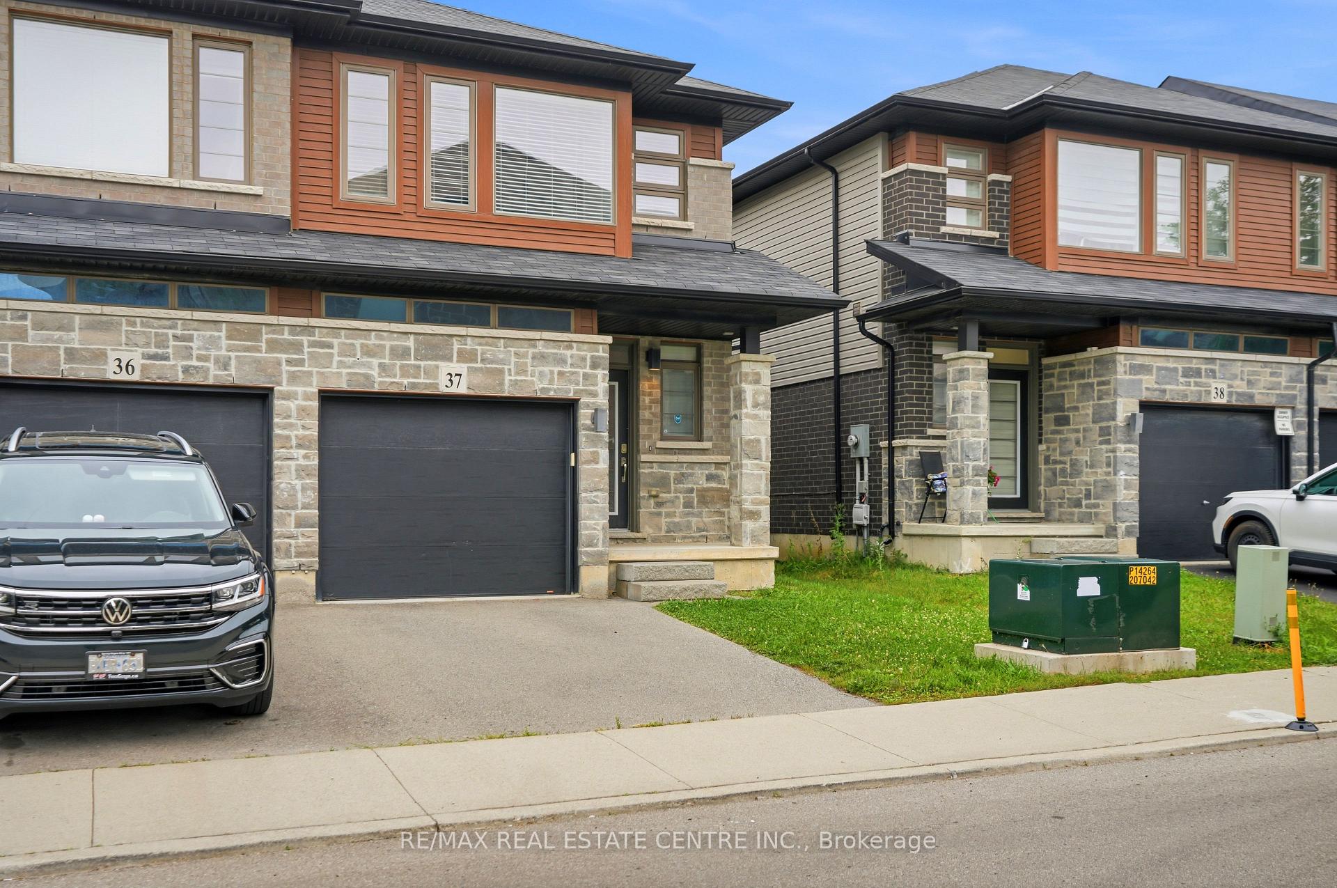 Photo 2 of Unit 37, 30 Times Square Boulevard, Hamilton, Stoney Creek — HOMEH