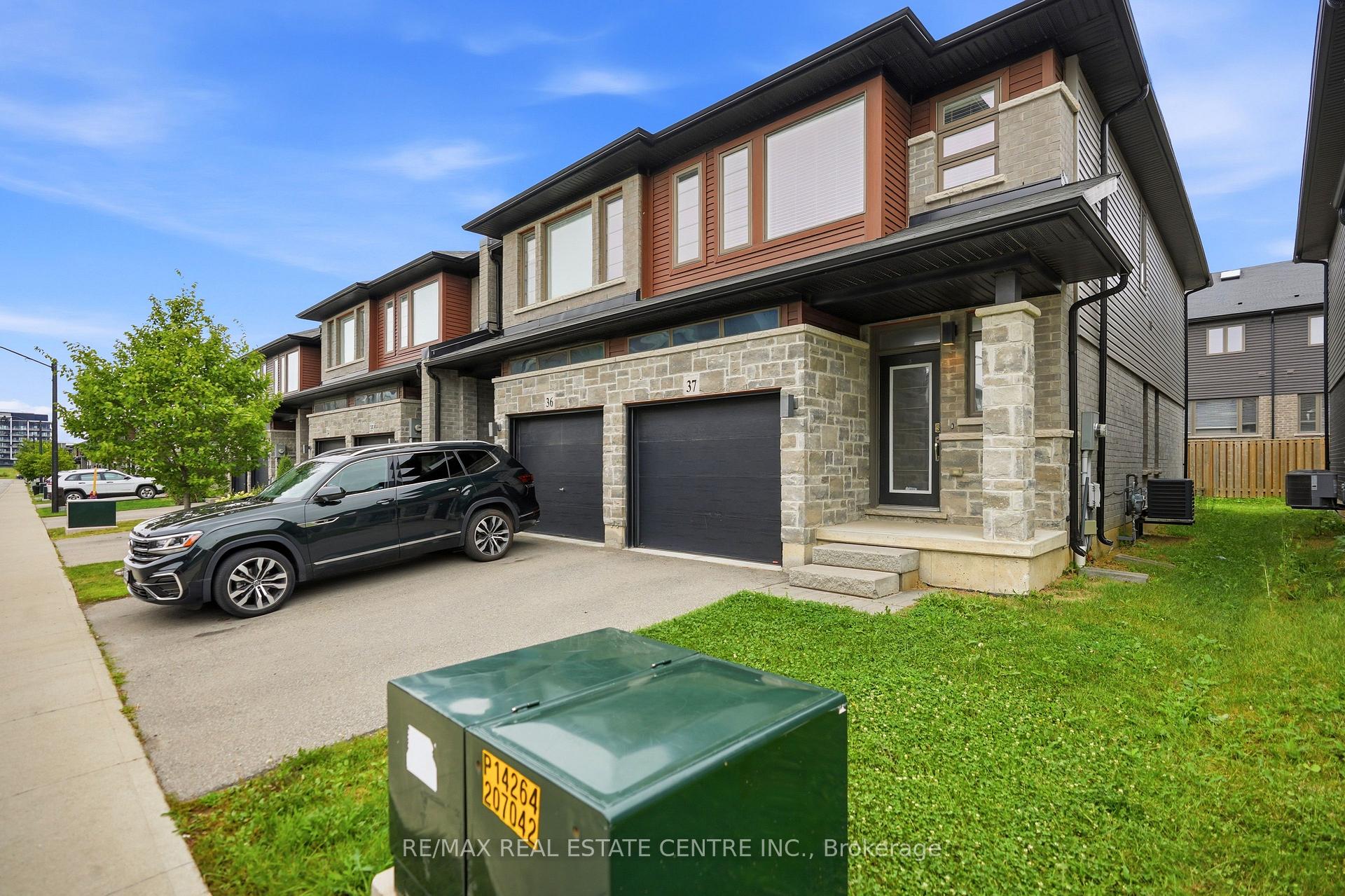 Photo 3 of Unit 37, 30 Times Square Boulevard, Hamilton, Stoney Creek — HOMEH