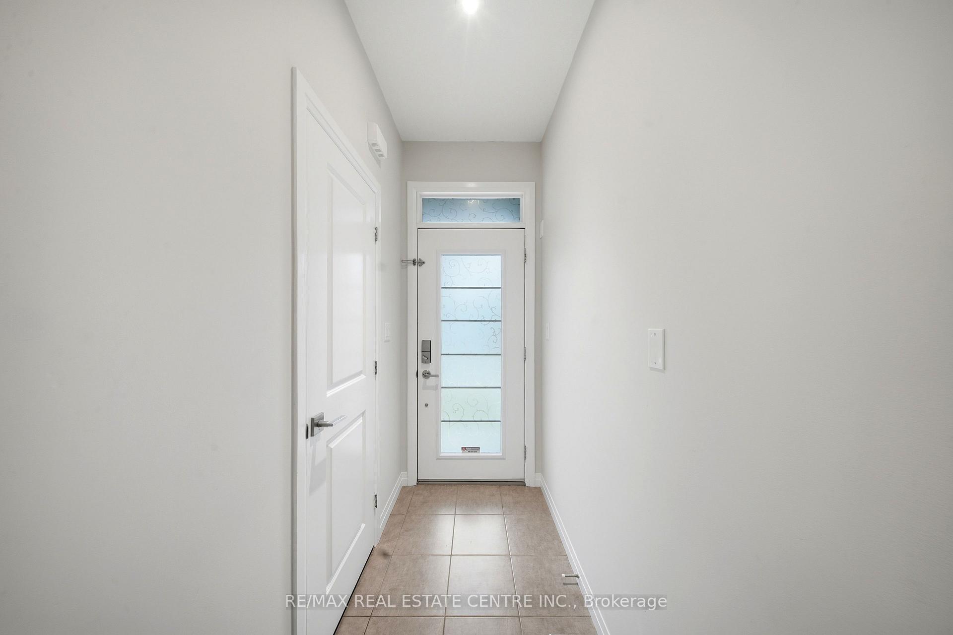 Photo 5 of Unit 37, 30 Times Square Boulevard, Hamilton, Stoney Creek — HOMEH