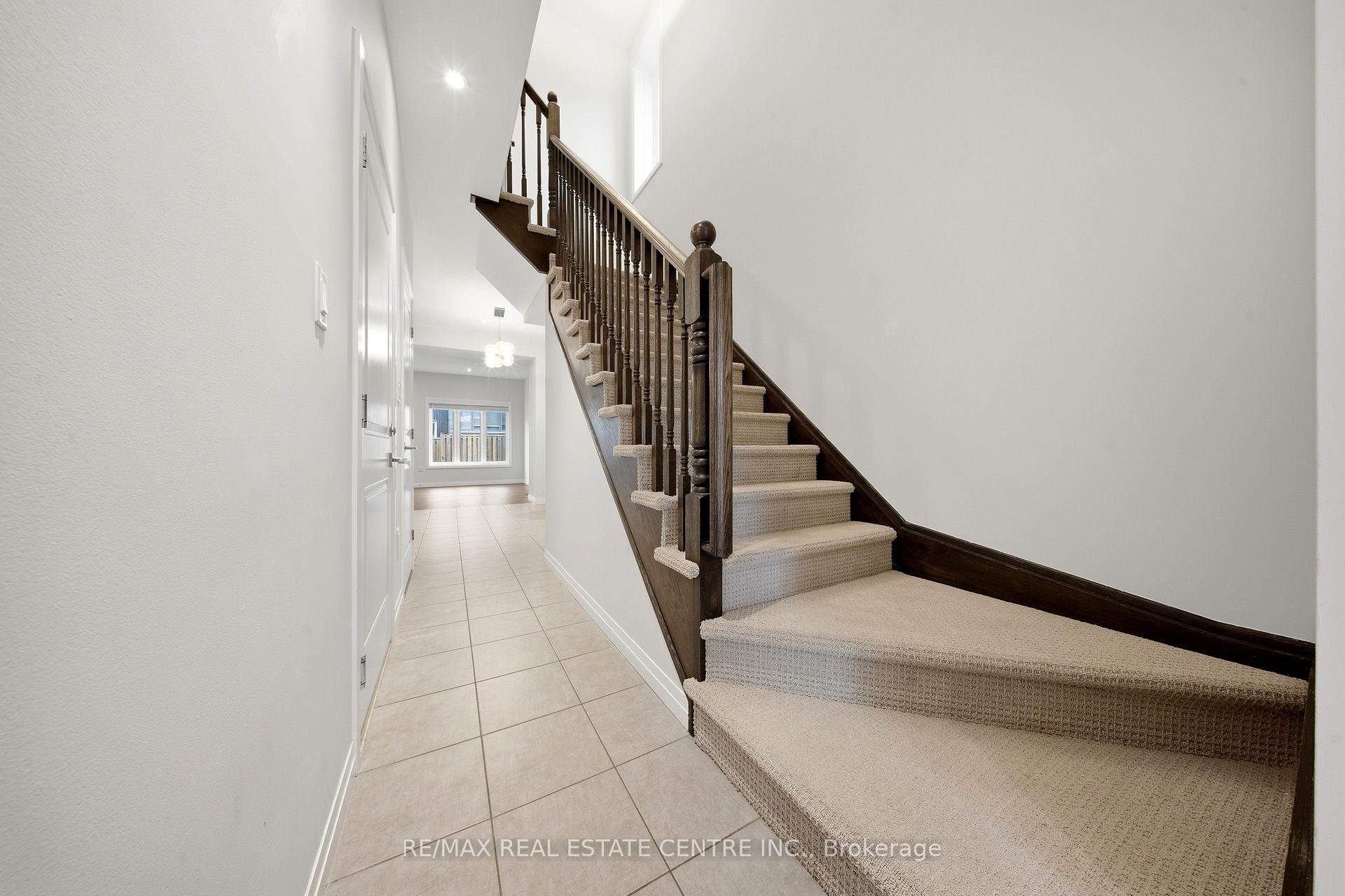 Photo 7 of Unit 37, 30 Times Square Boulevard, Hamilton, Stoney Creek — HOMEH