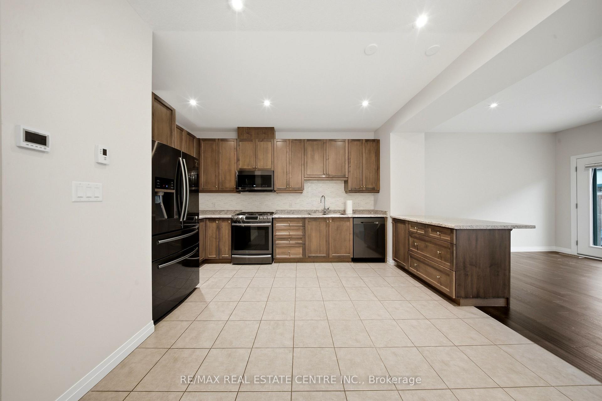 Photo 9 of Unit 37, 30 Times Square Boulevard, Hamilton, Stoney Creek — HOMEH