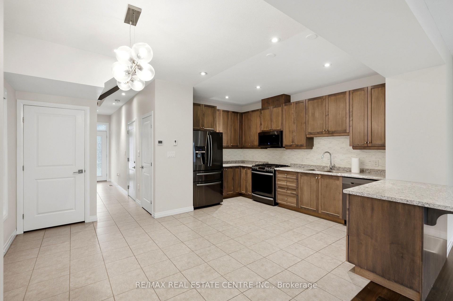 Photo 10 of Unit 37, 30 Times Square Boulevard, Hamilton, Stoney Creek — HOMEH