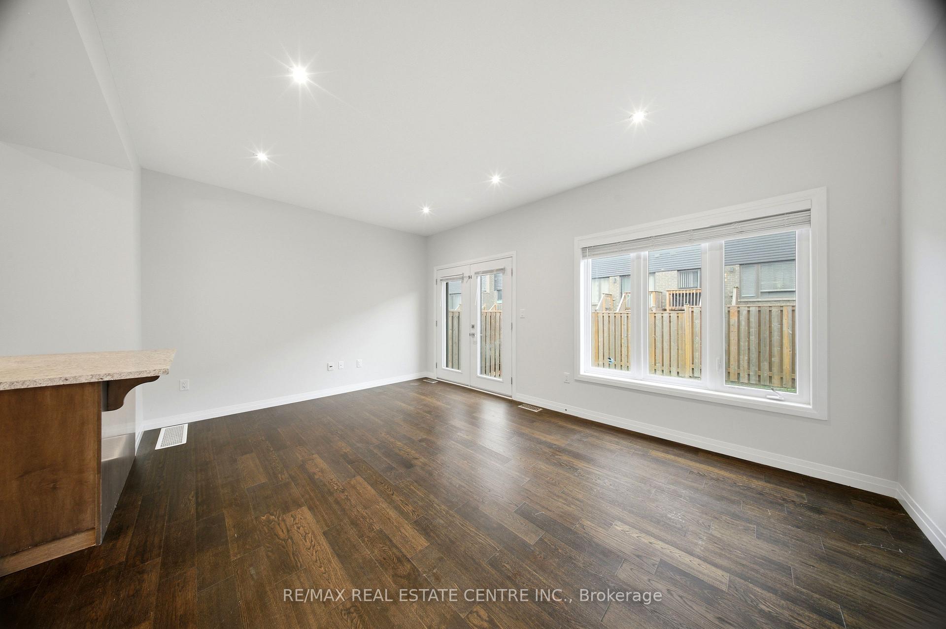 Photo 13 of Unit 37, 30 Times Square Boulevard, Hamilton, Stoney Creek — HOMEH