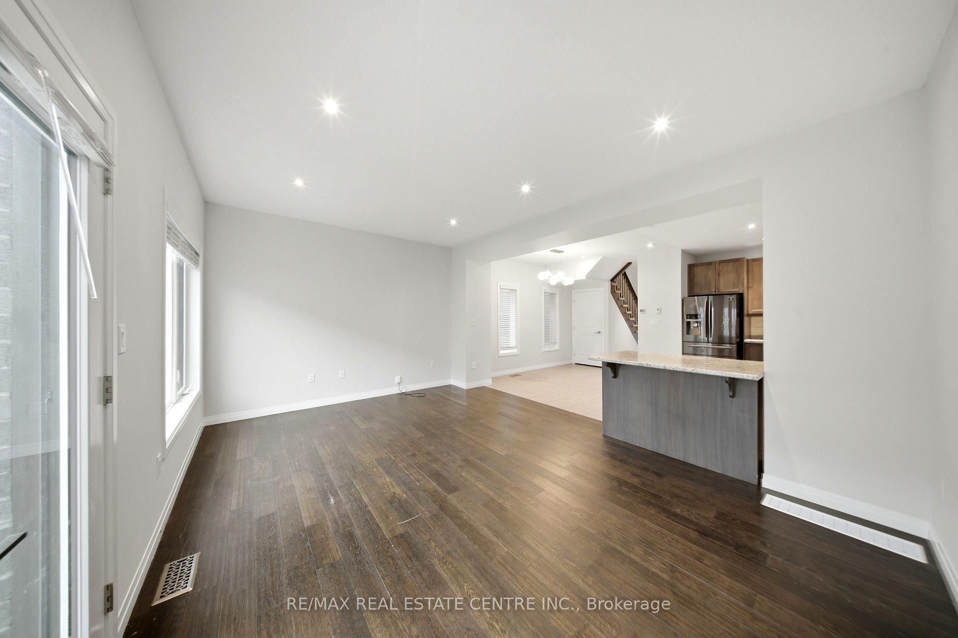 Photo 14 of Unit 37, 30 Times Square Boulevard, Hamilton, Stoney Creek — HOMEH
