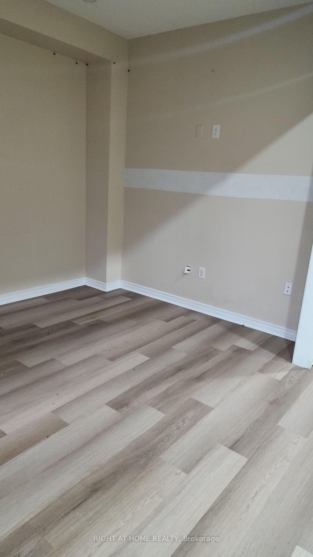 Photo 2 of 43 Devonsleigh Drive, Brampton, Fletcher's Meadow — HOMEH