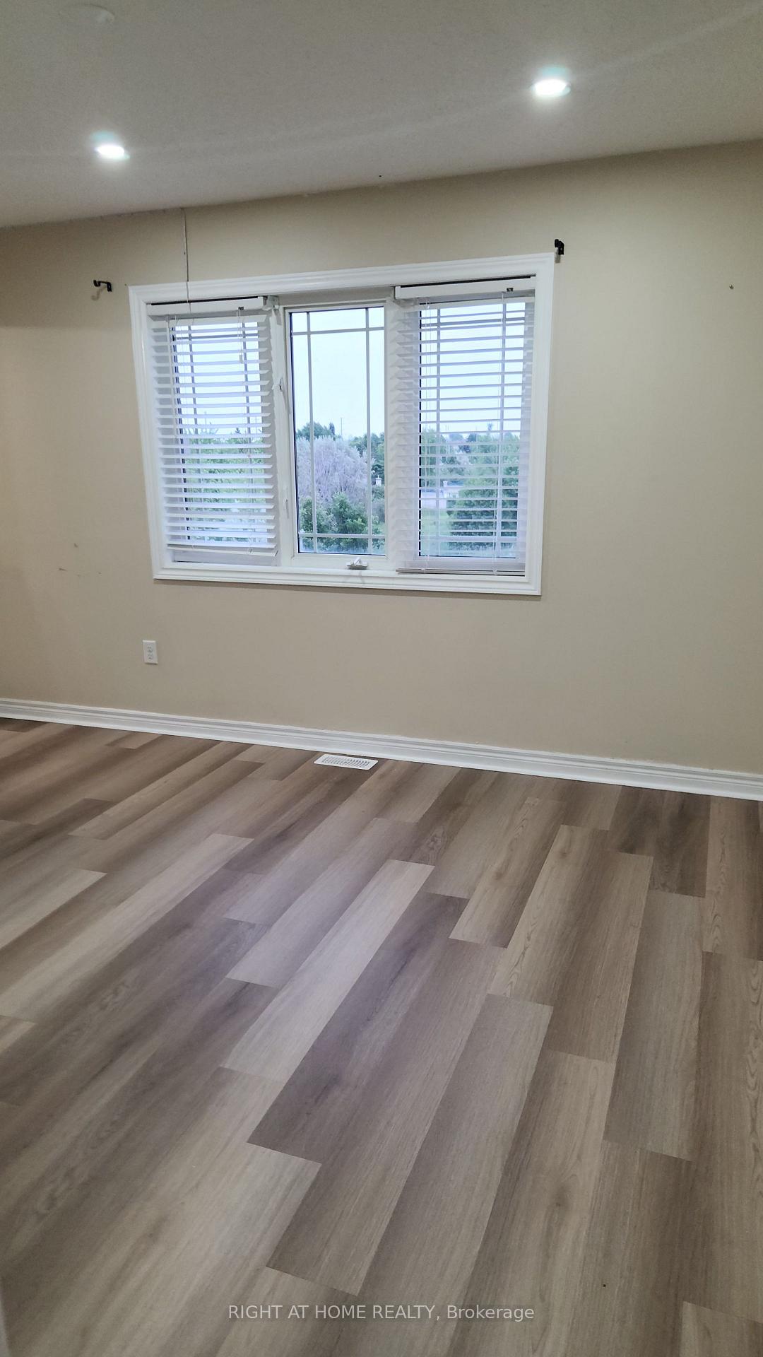 Photo 6 of 43 Devonsleigh Drive, Brampton, Fletcher's Meadow — HOMEH