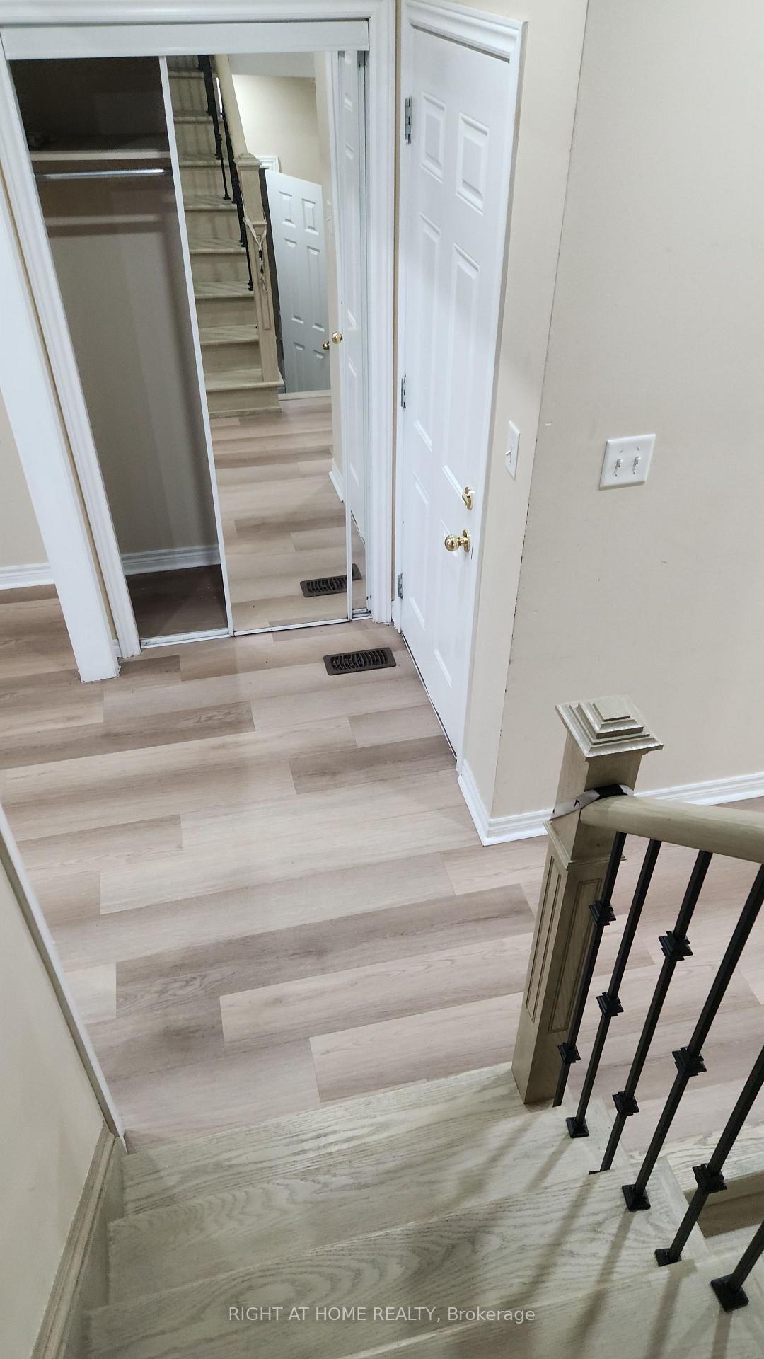 Photo 9 of 43 Devonsleigh Drive, Brampton, Fletcher's Meadow — HOMEH