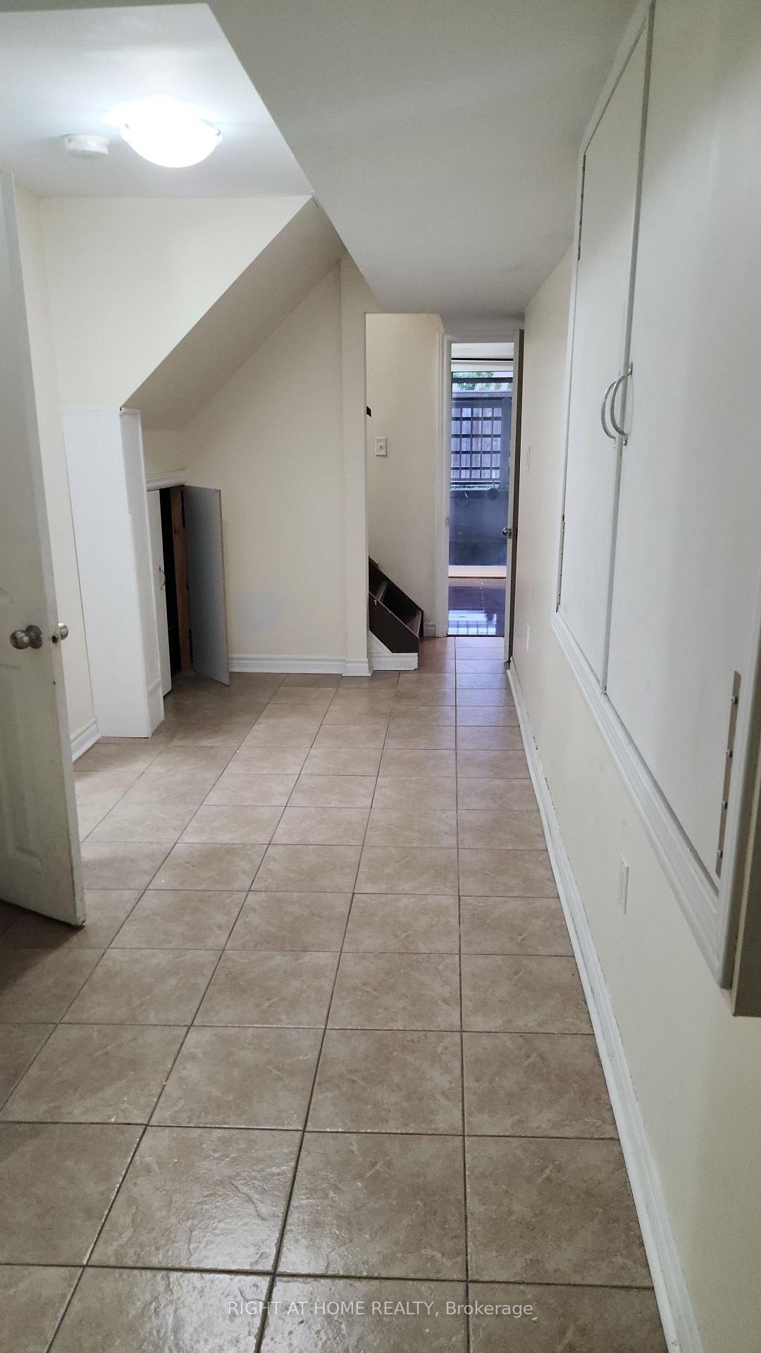 Photo 18 of 43 Devonsleigh Drive, Brampton, Fletcher's Meadow — HOMEH