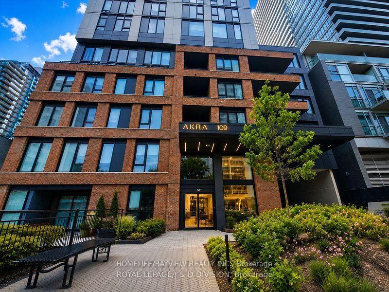 Front of Unit 1504, 109 Erskine Avenue