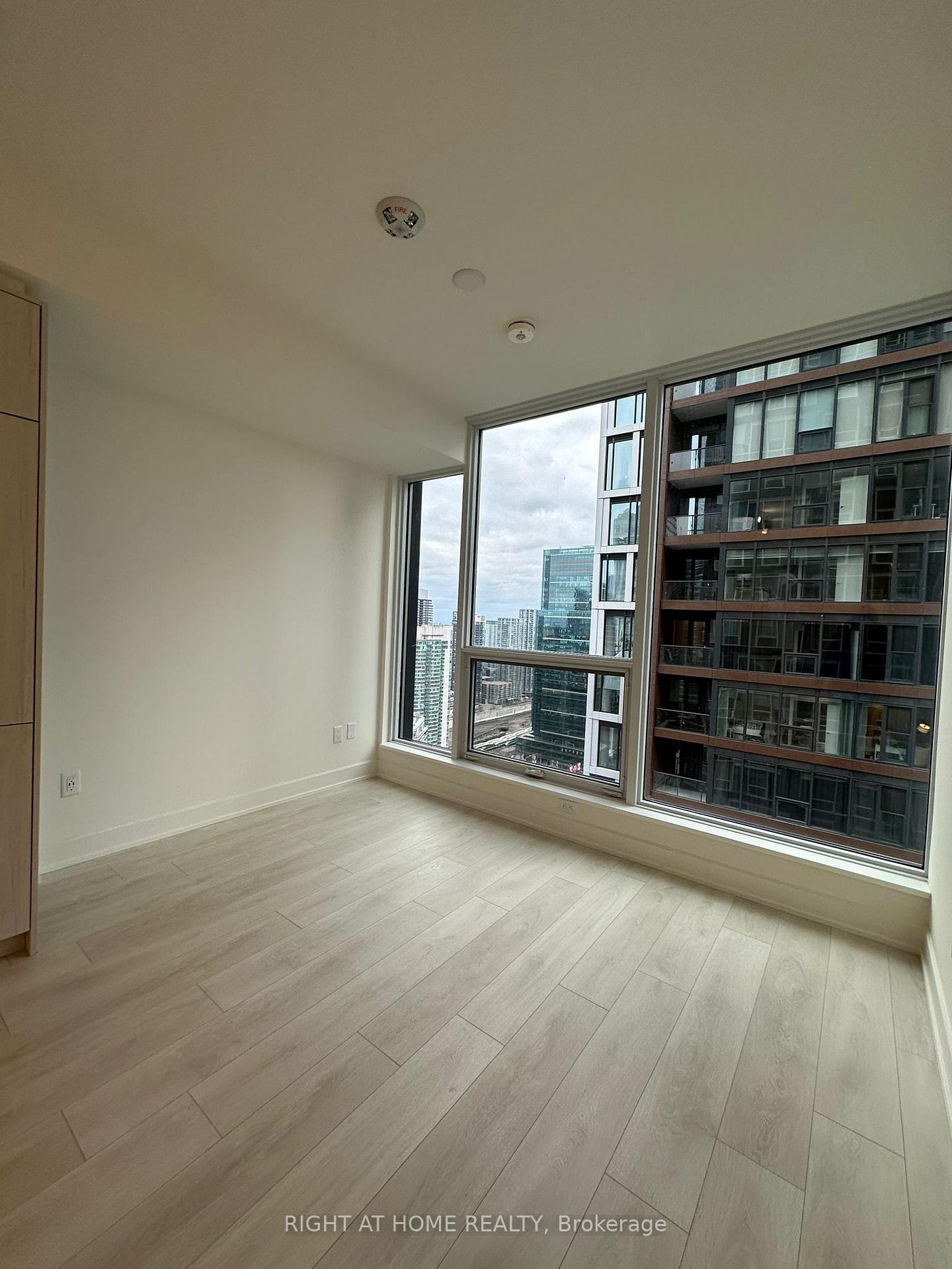Photo 4 of Unit 3411, 35 Mercer Street, Toronto, Waterfront Communities — HOMEH