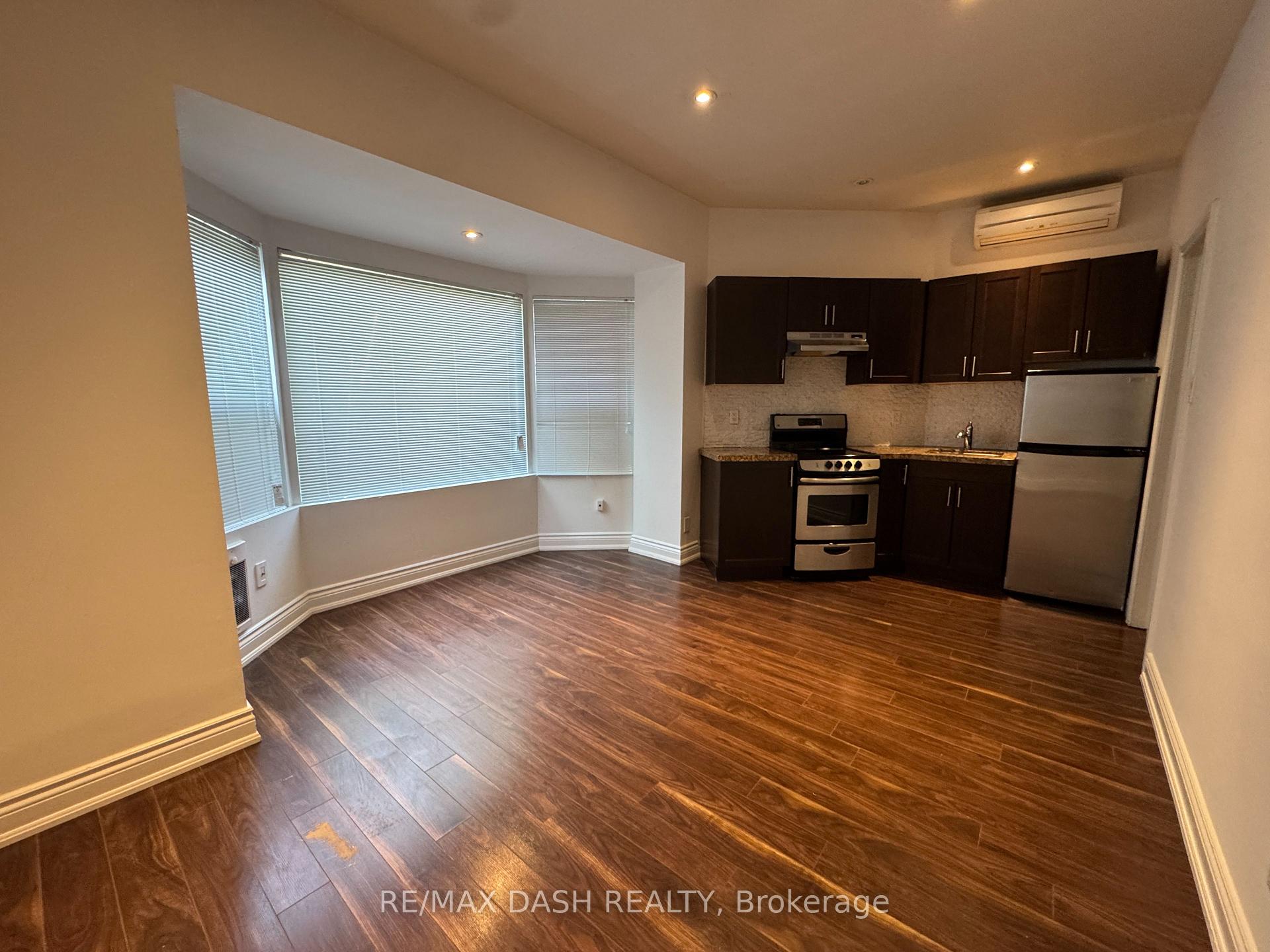 Photo 3 of Unit 101, 141 Admiral Road, Toronto, The Annex — HOMEH