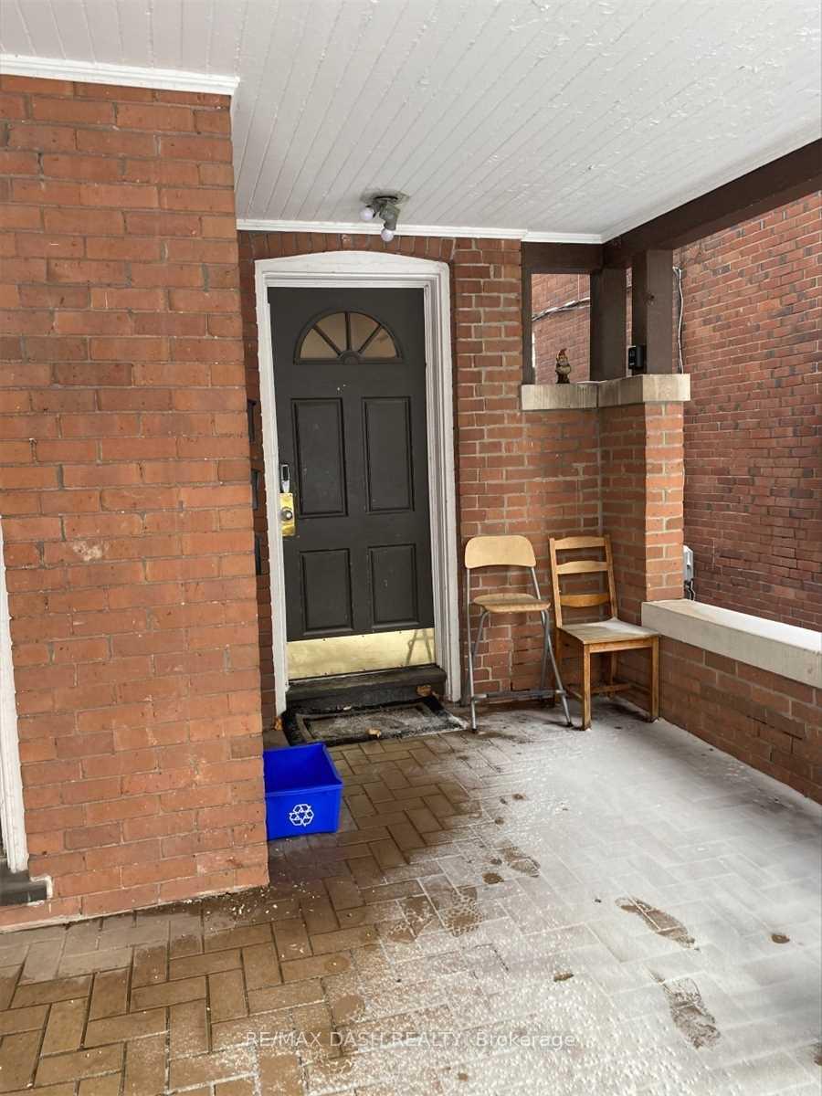 Photo 2 of Unit 102, 141 Admiral Road, Toronto, The Annex — HOMEH