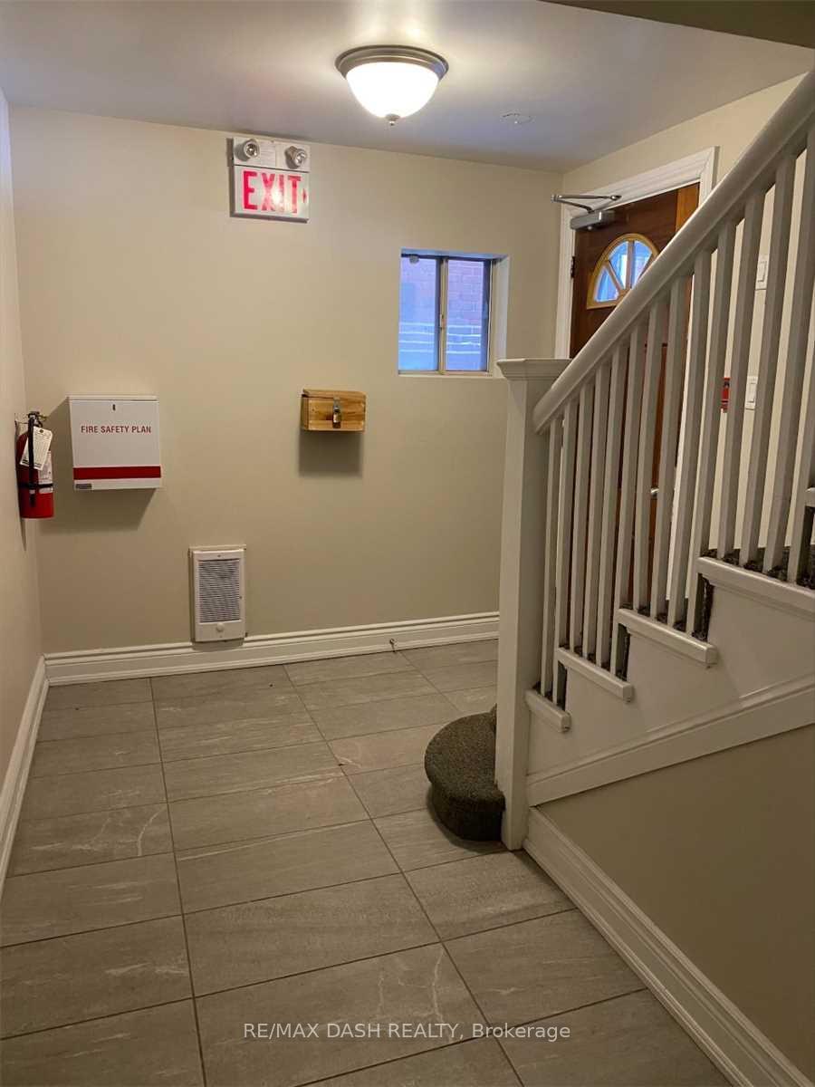 Photo 4 of Unit 102, 141 Admiral Road, Toronto, The Annex — HOMEH