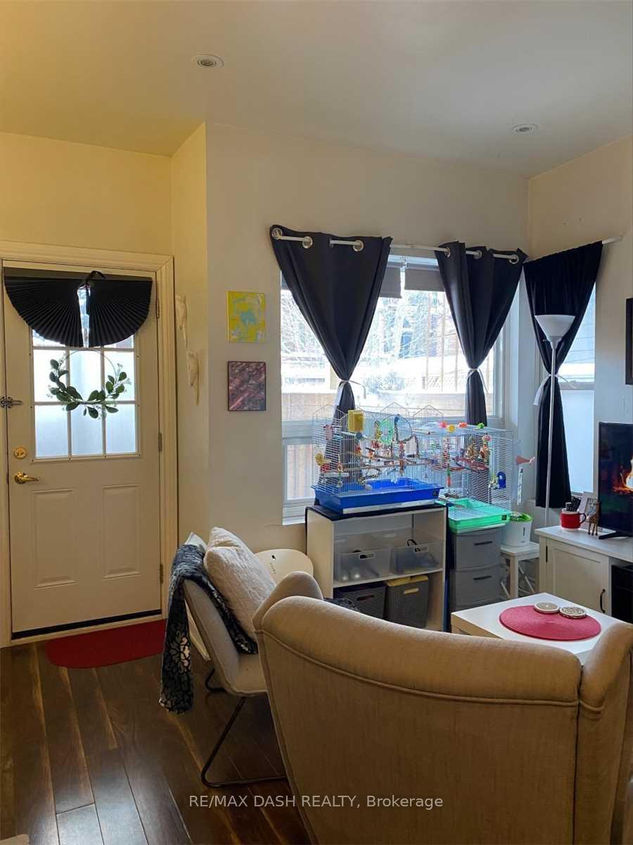 Photo 5 of Unit 102, 141 Admiral Road, Toronto, The Annex — HOMEH