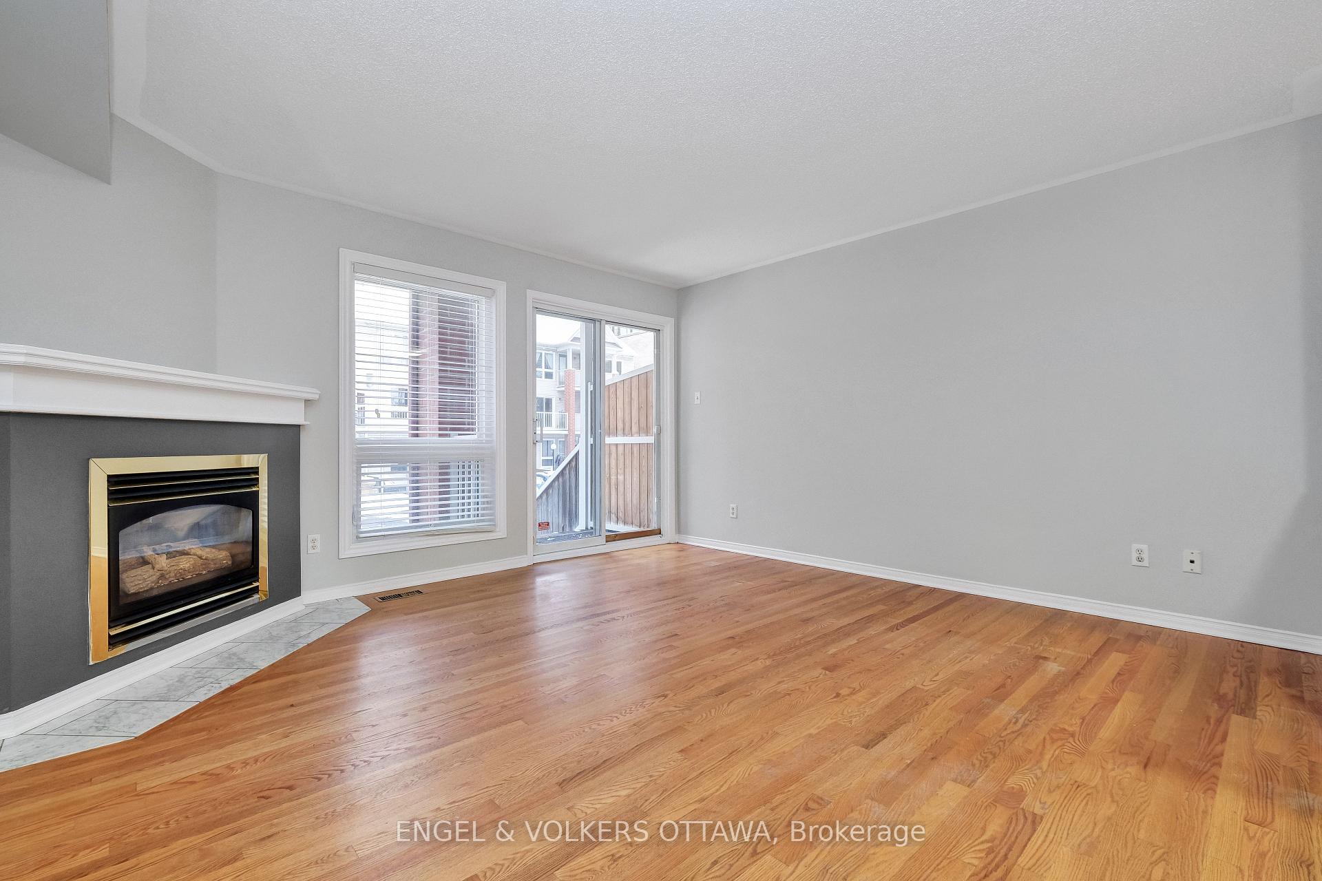 Photo 3 of 301 Nepean Street, Ottawa, Ottawa Centre — HOMEH