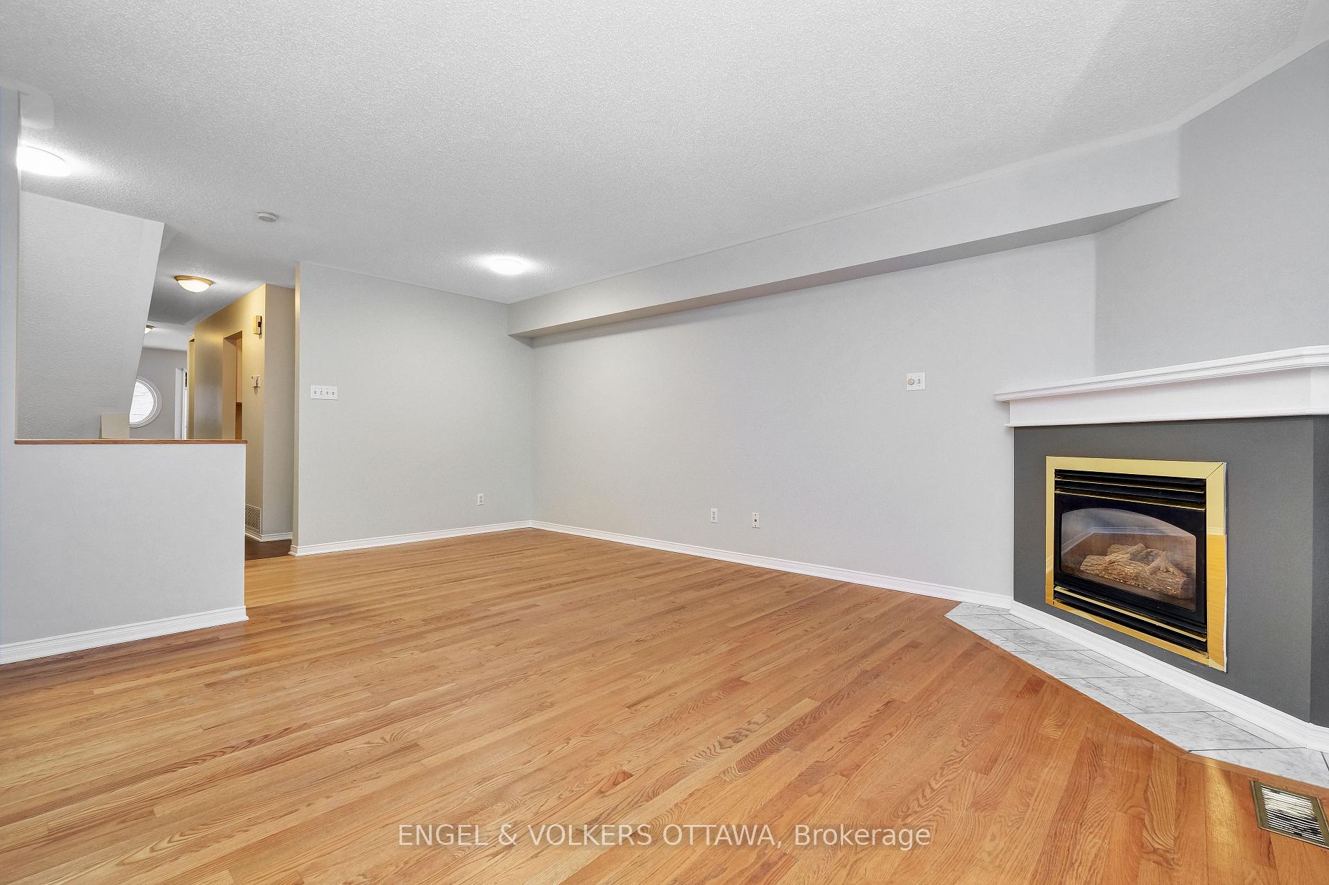 Photo 4 of 301 Nepean Street, Ottawa, Ottawa Centre — HOMEH