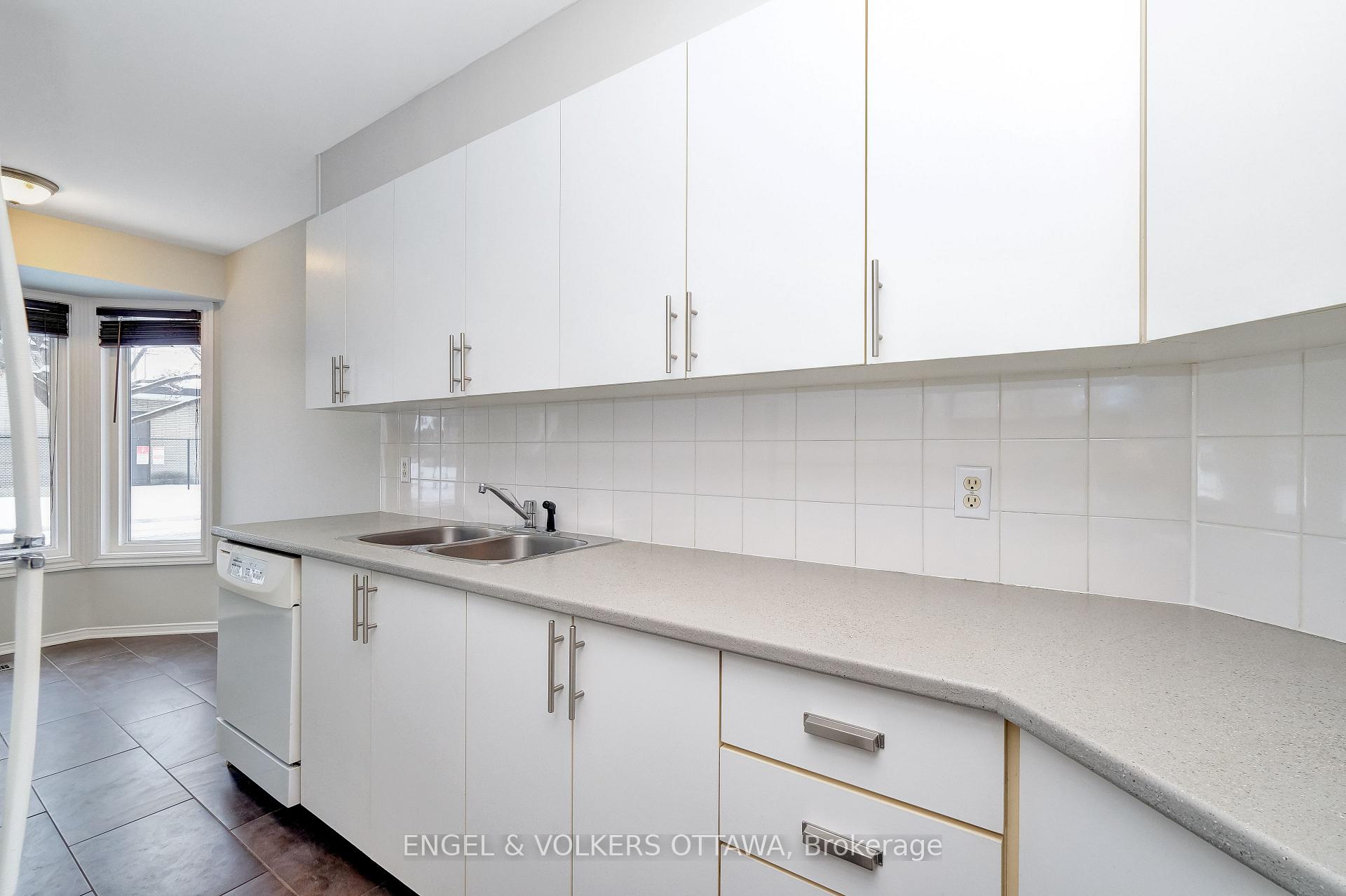 Photo 11 of 301 Nepean Street, Ottawa, Ottawa Centre — HOMEH
