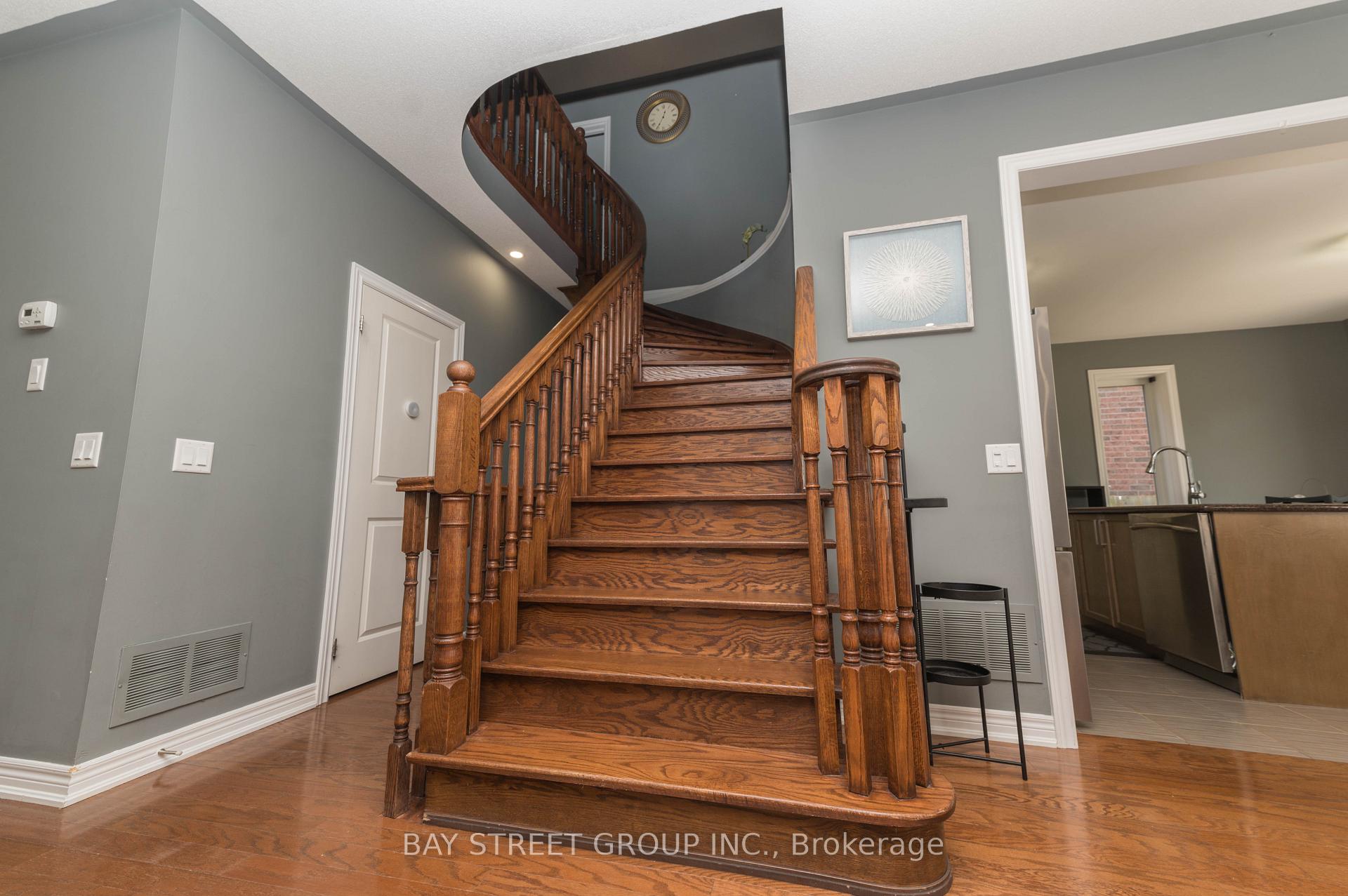 Photo 15 of 116 Winterberry Boulevard, Thorold, Confederation Heights — HOMEH