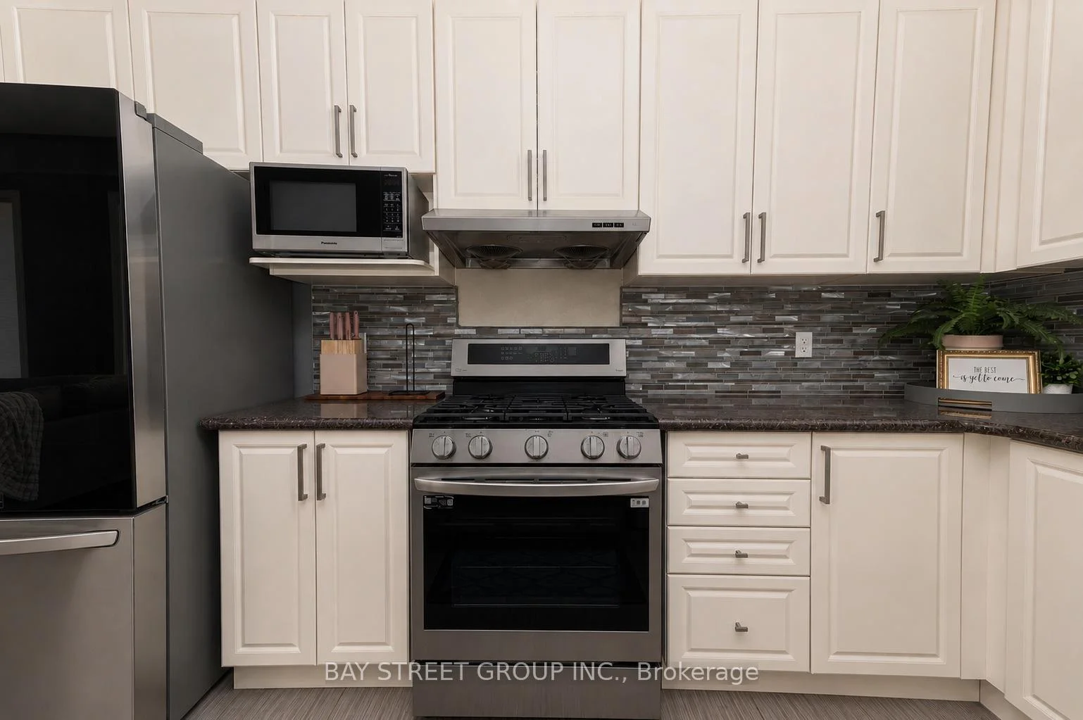 Photo 2 of 116 Winterberry Boulevard, Thorold, Confederation Heights — HOMEH