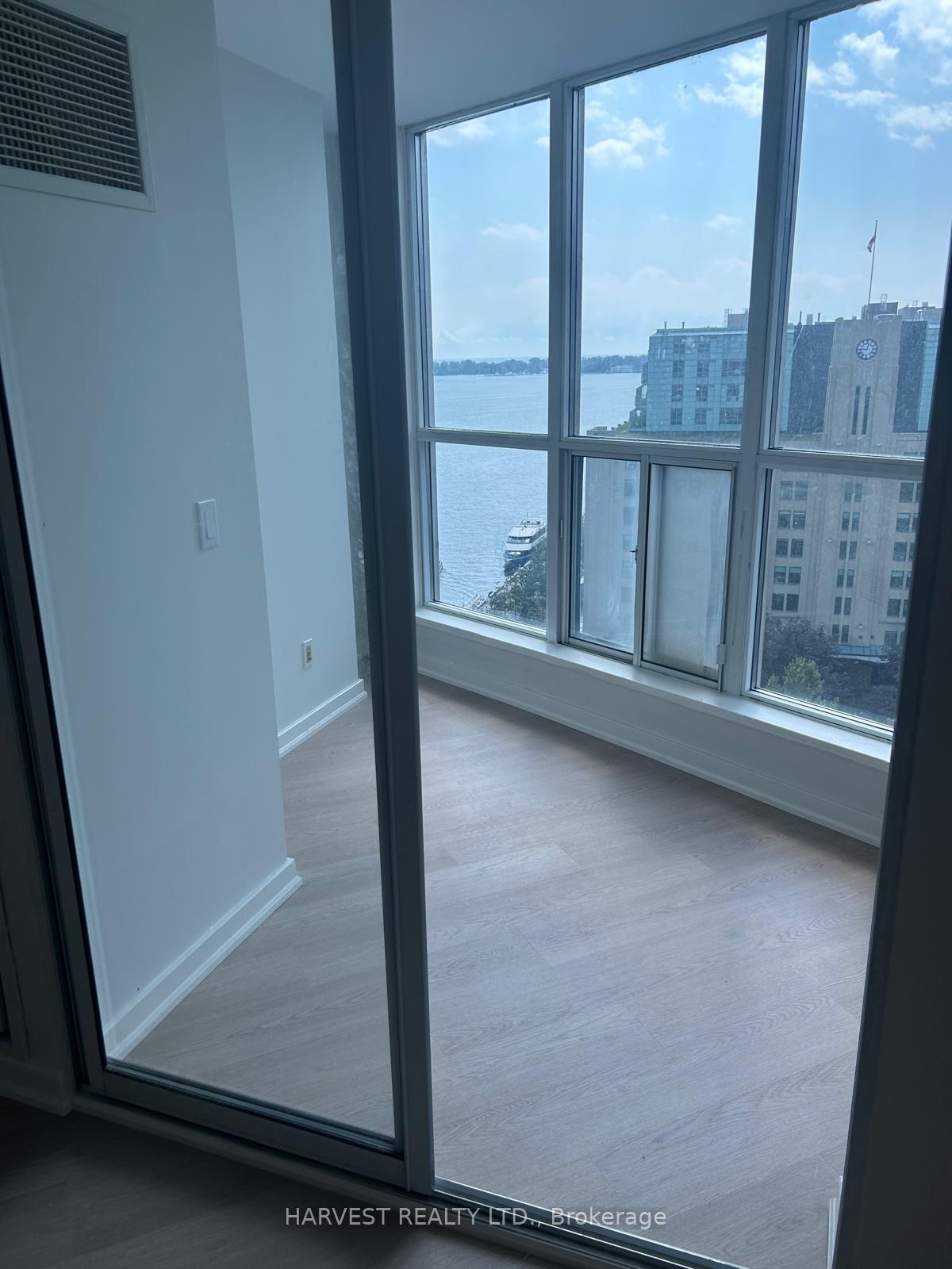 Photo 4 of Unit 1511, 8 York Street, Toronto, Waterfront Communities — HOMEH