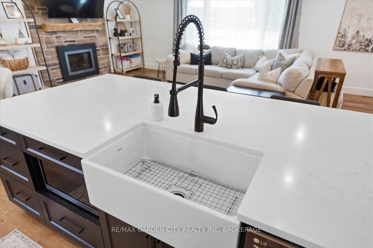 Photo 14 of 1581 Rice Road, Pelham, Fonthill — HOMEH