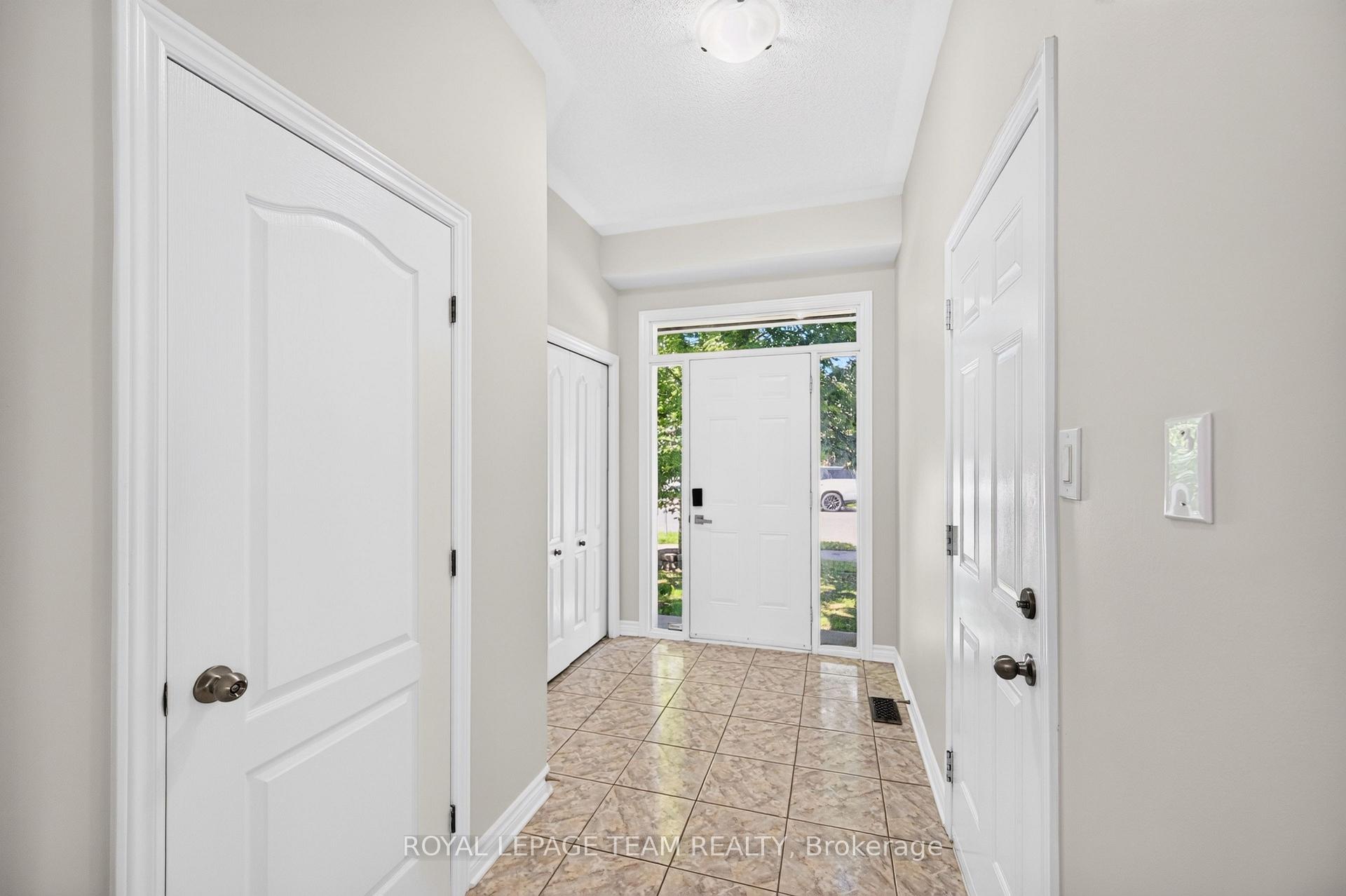 Photo 3 of 686 White Alder Avenue, Ottawa, Blossom Park/Kemp Park/Findlay Creek — HOMEH