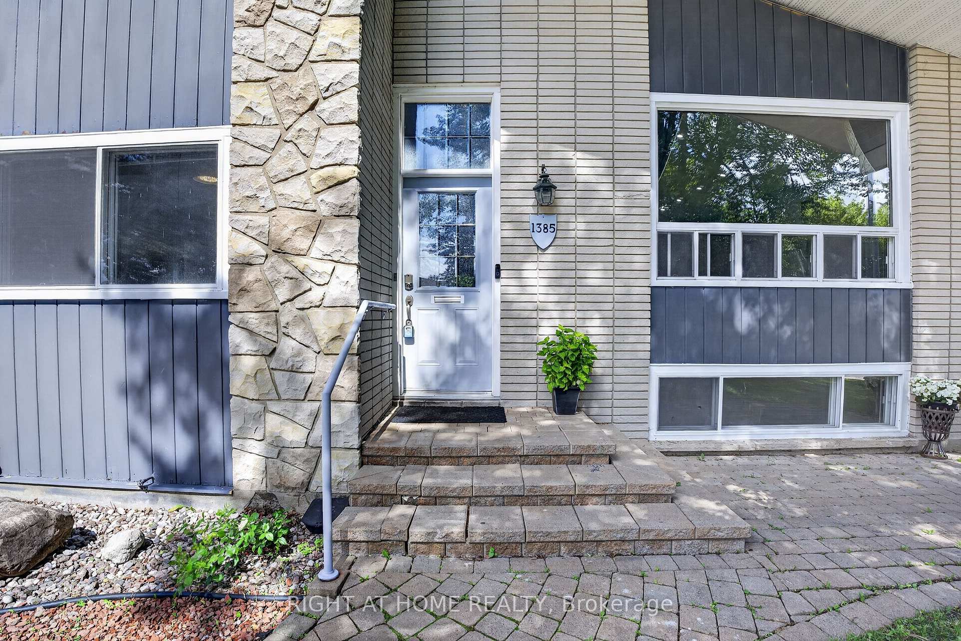 Photo 2 of 1385 Chartrand Avenue, Ottawa, Bilberry Creek/Queenswood Heights — HOMEH