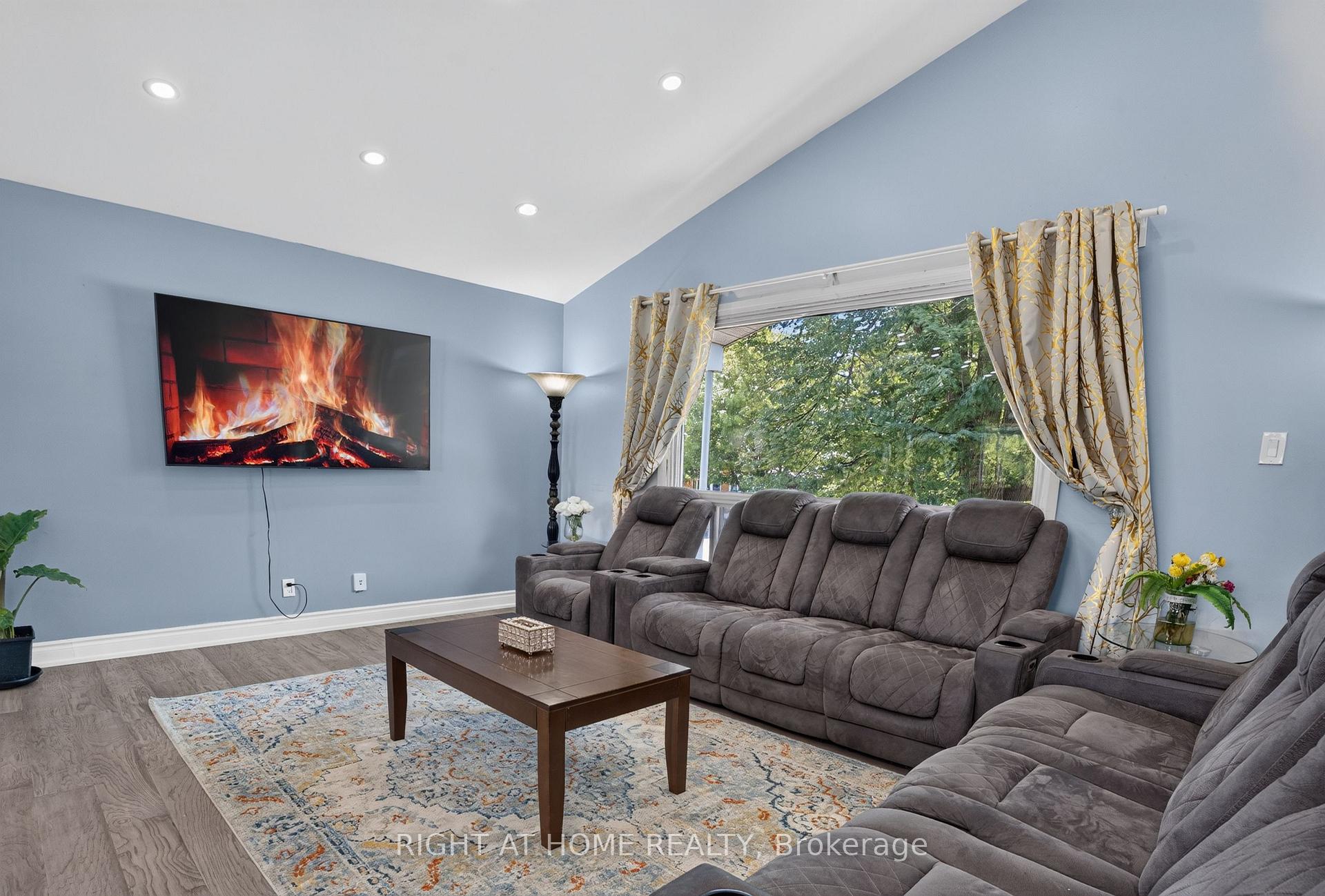 Photo 5 of 1385 Chartrand Avenue, Ottawa, Bilberry Creek/Queenswood Heights — HOMEH