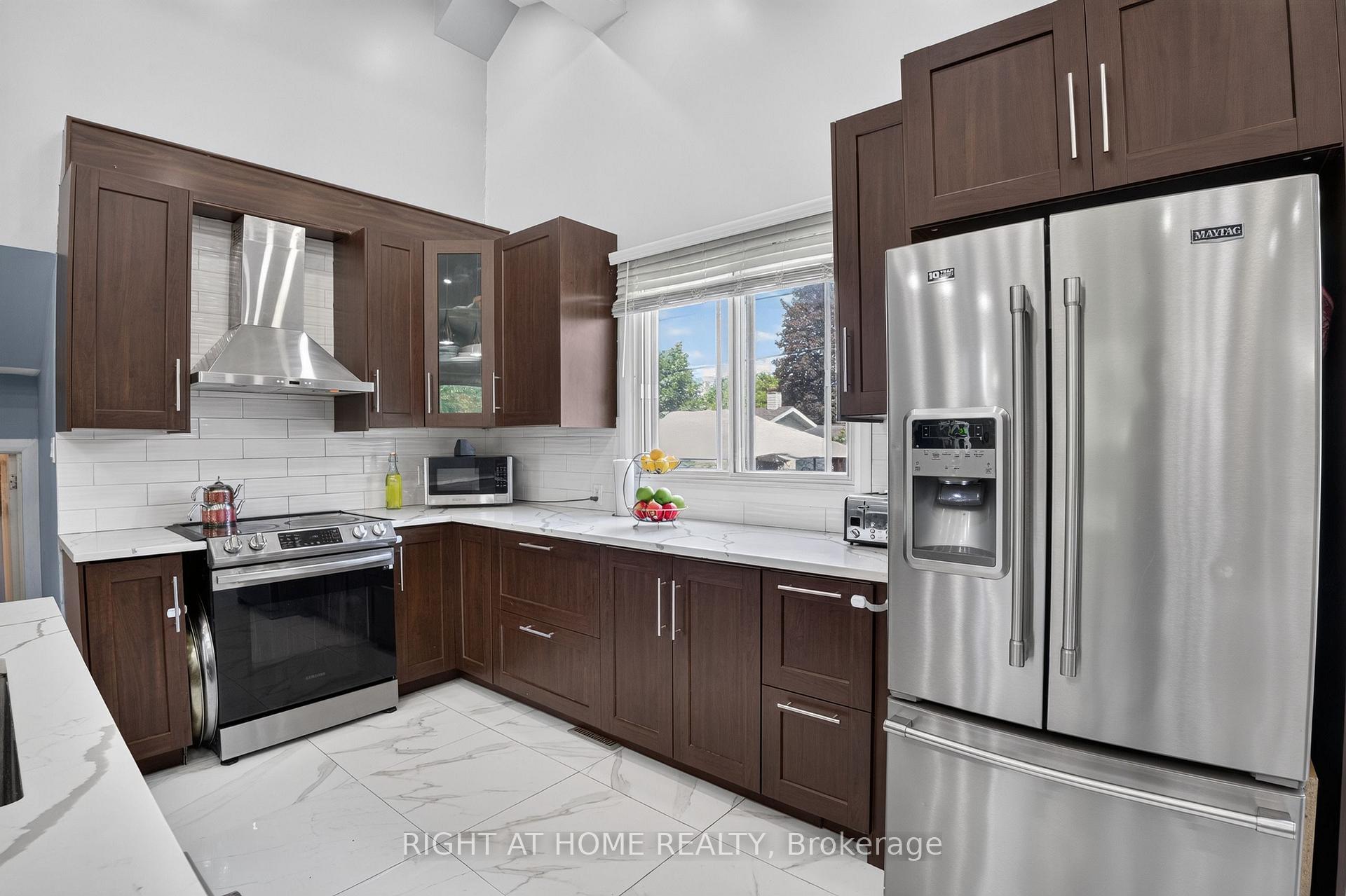 Photo 9 of 1385 Chartrand Avenue, Ottawa, Bilberry Creek/Queenswood Heights — HOMEH