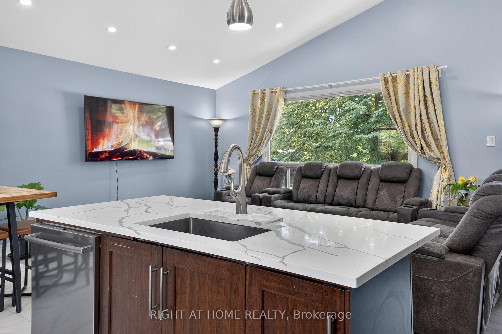 Photo 11 of 1385 Chartrand Avenue, Ottawa, Bilberry Creek/Queenswood Heights — HOMEH